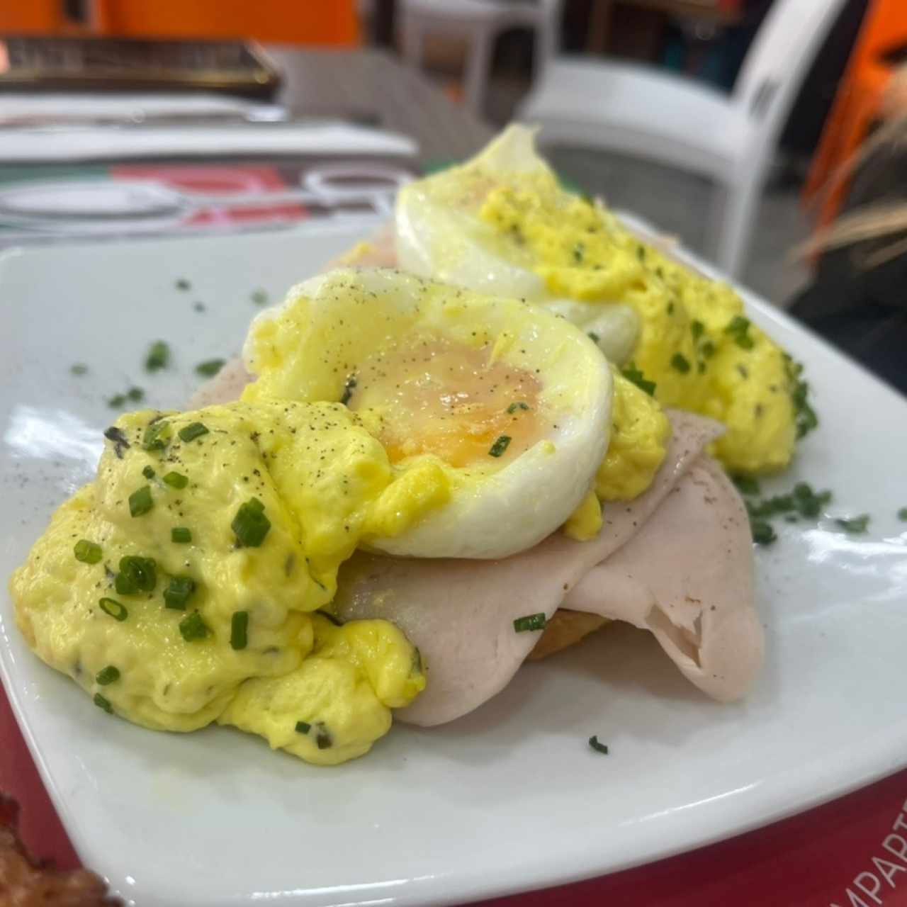 Benedictinos con extraña salsa 👎