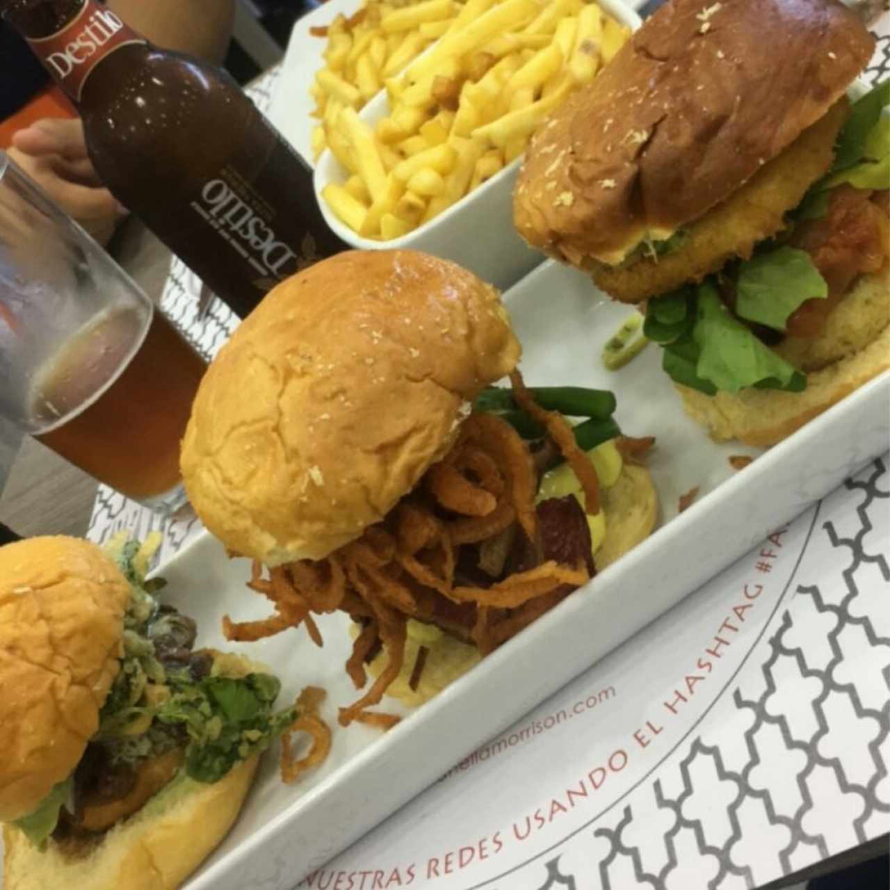 trío de hamburguesas