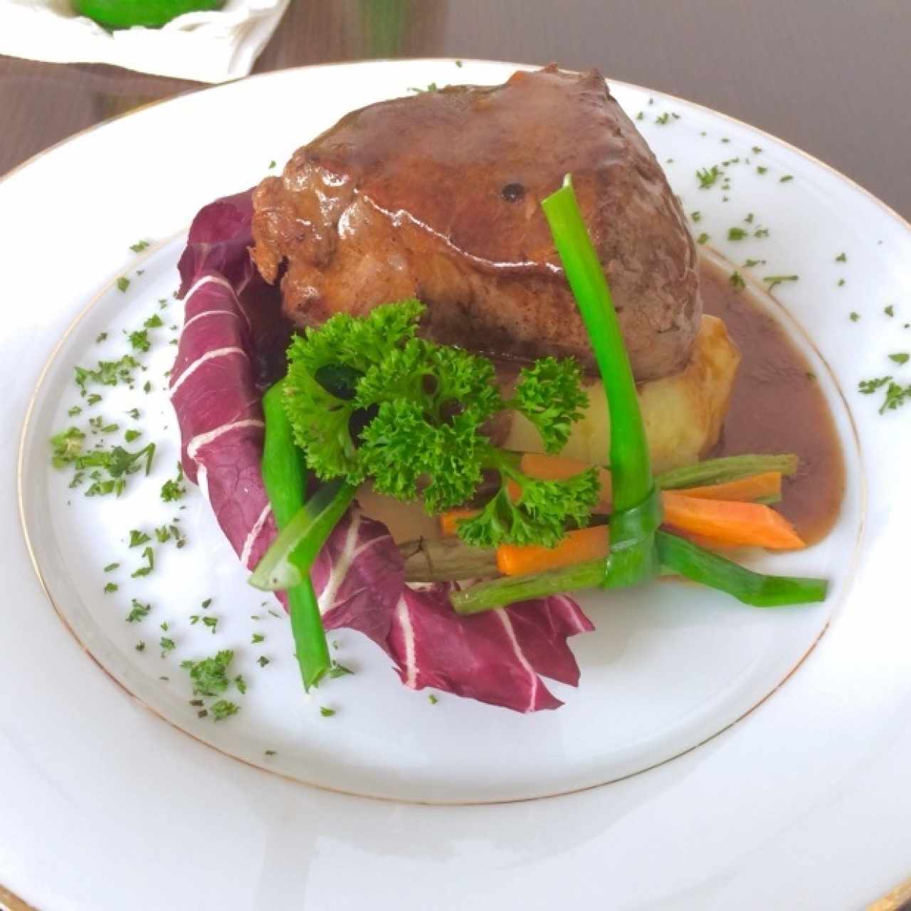 Lomito en salsa con puré de papas. Excelente sabor.
