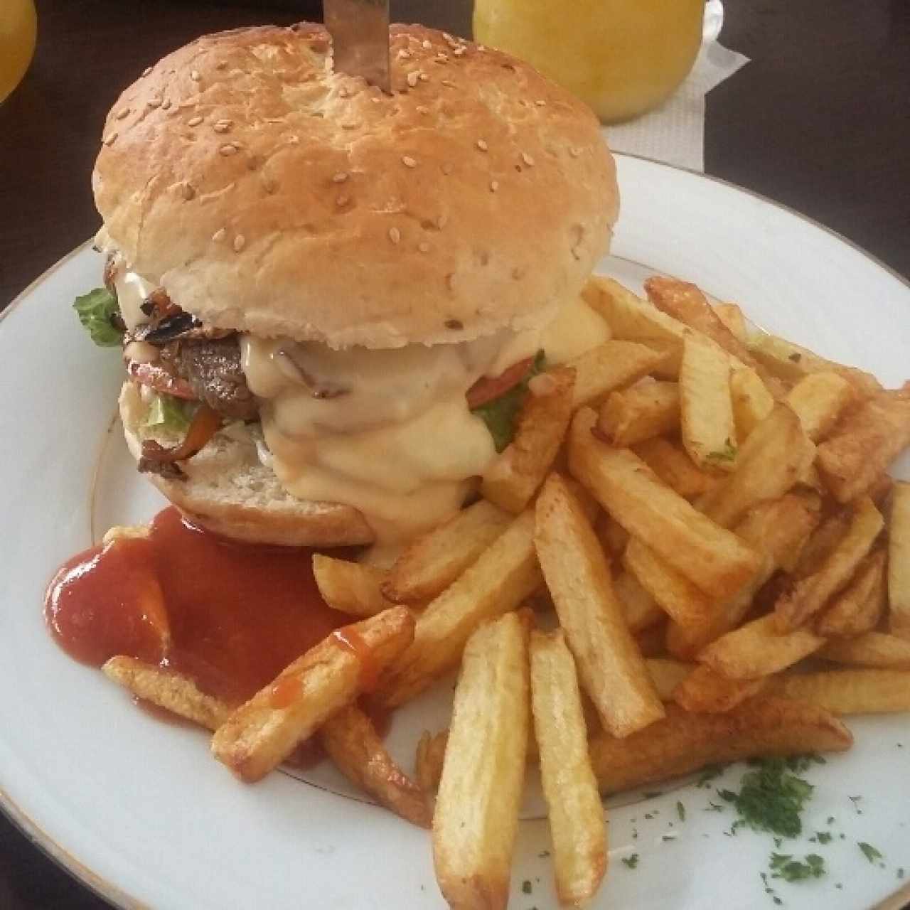 Hamburguesa Mixta Pollo y Carne