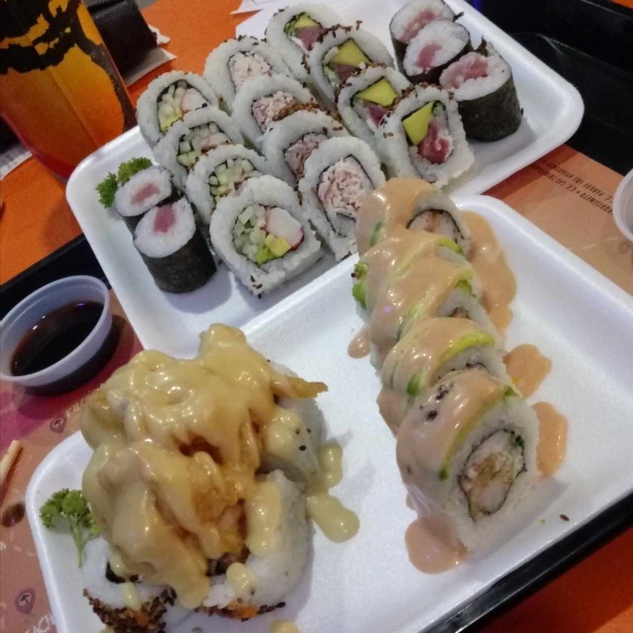 Fuji avocado y Roll mixto