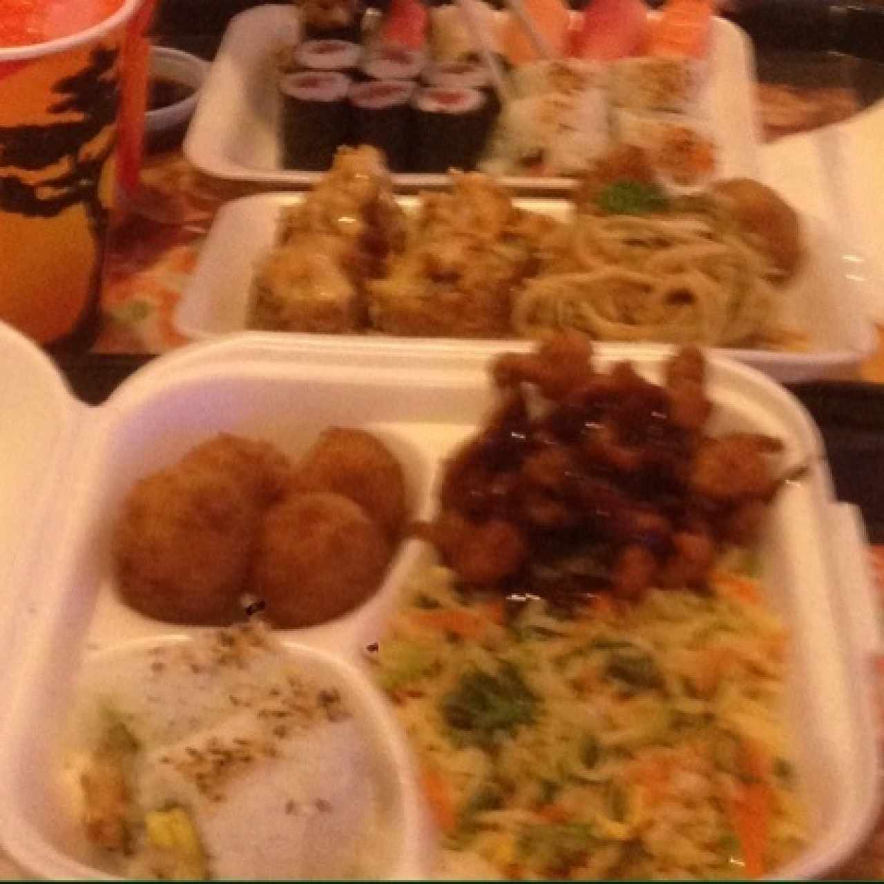 chicken fry combo y sushi mixto