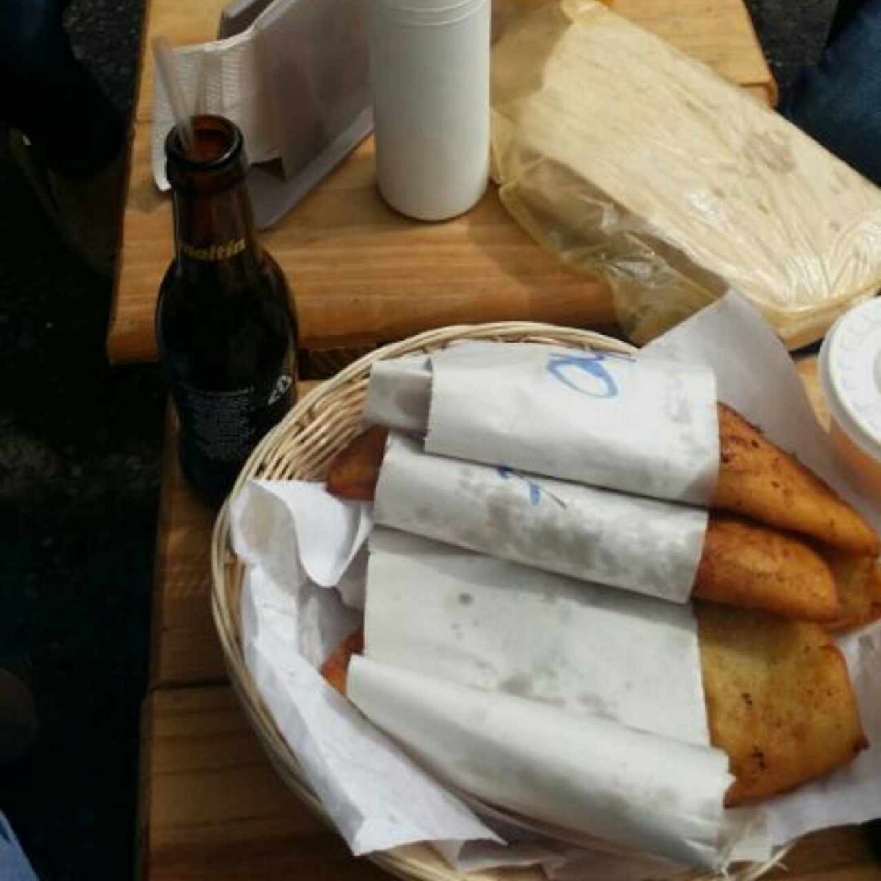 Duo, chorizo picante y cazón con pecorino