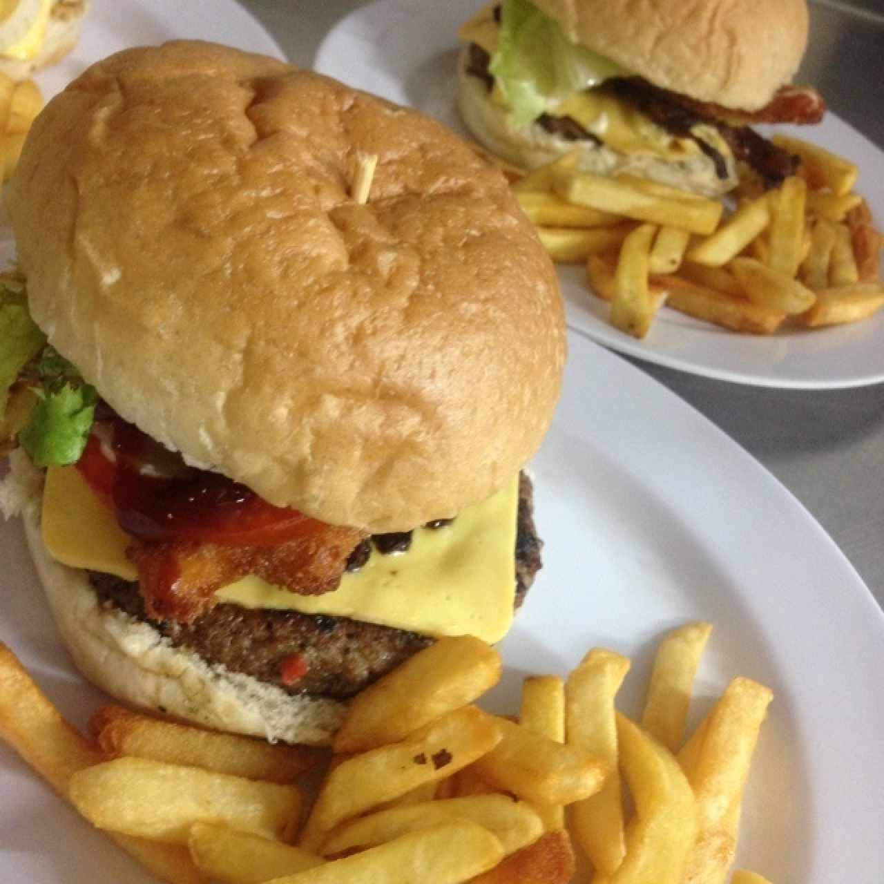 burger trio en la playa 
