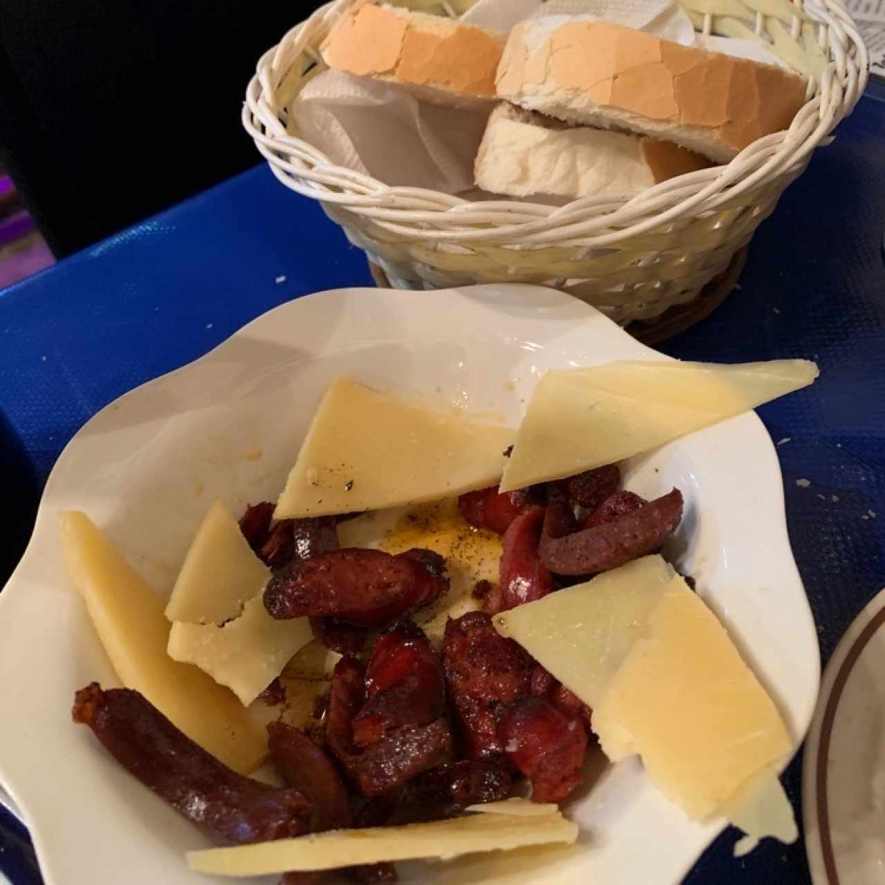 Tapas - Chorizo con Queso