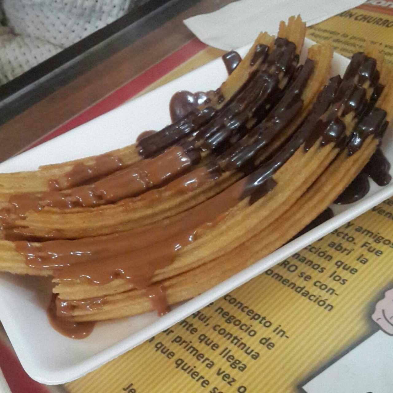 Ración de churros con chocolate y arequipe