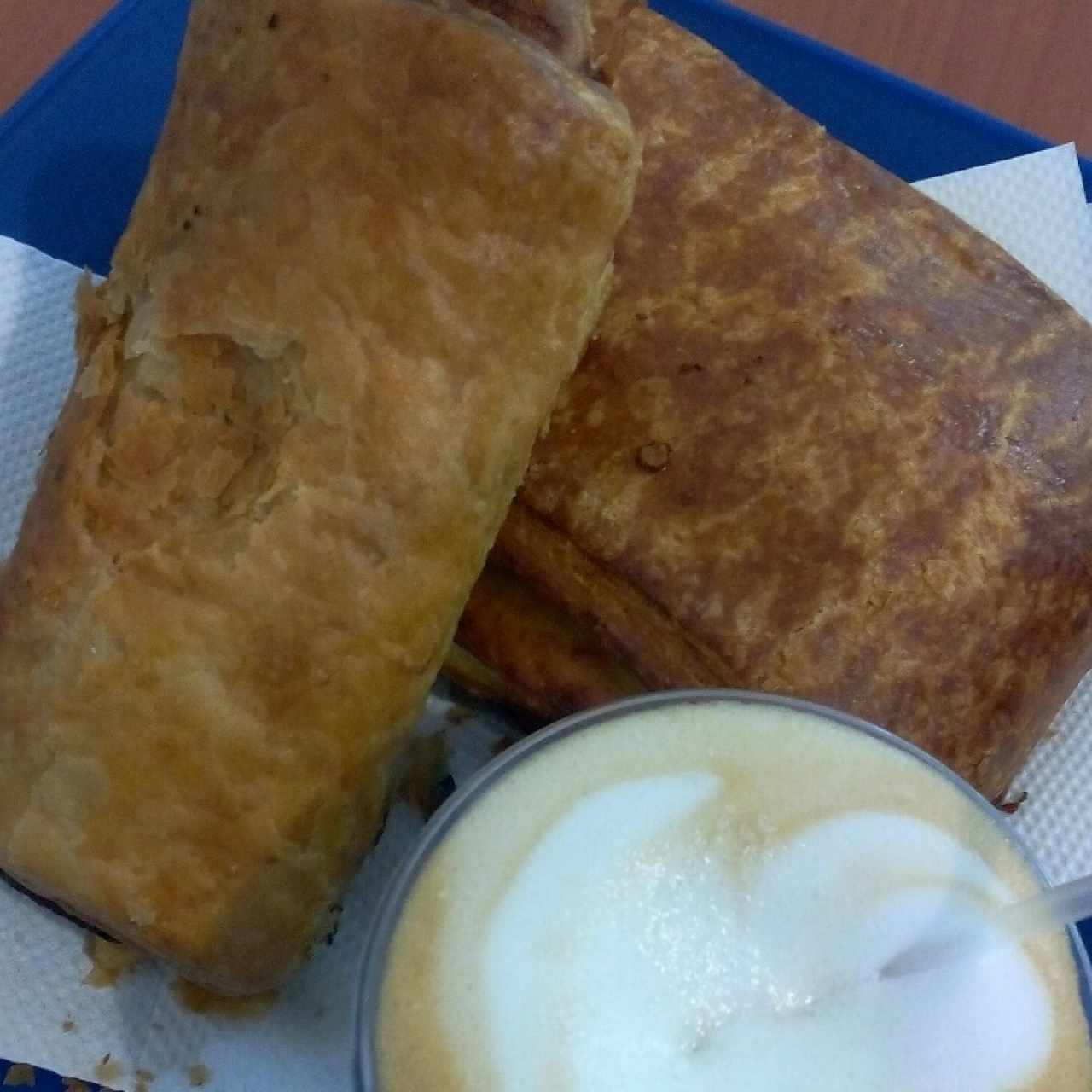 Pastelito de jamón, Minilunch y Café marrón