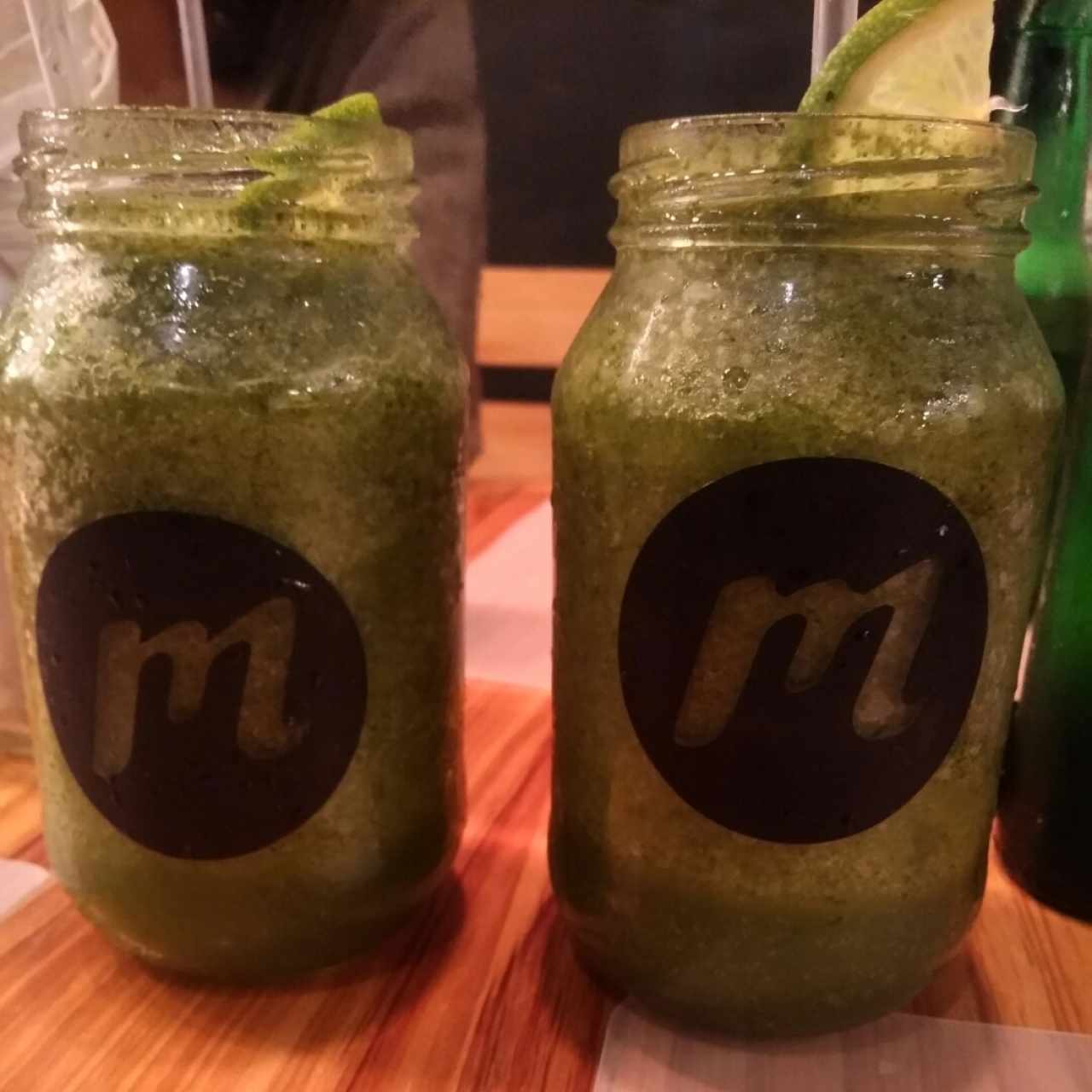 limonada de yerba buena