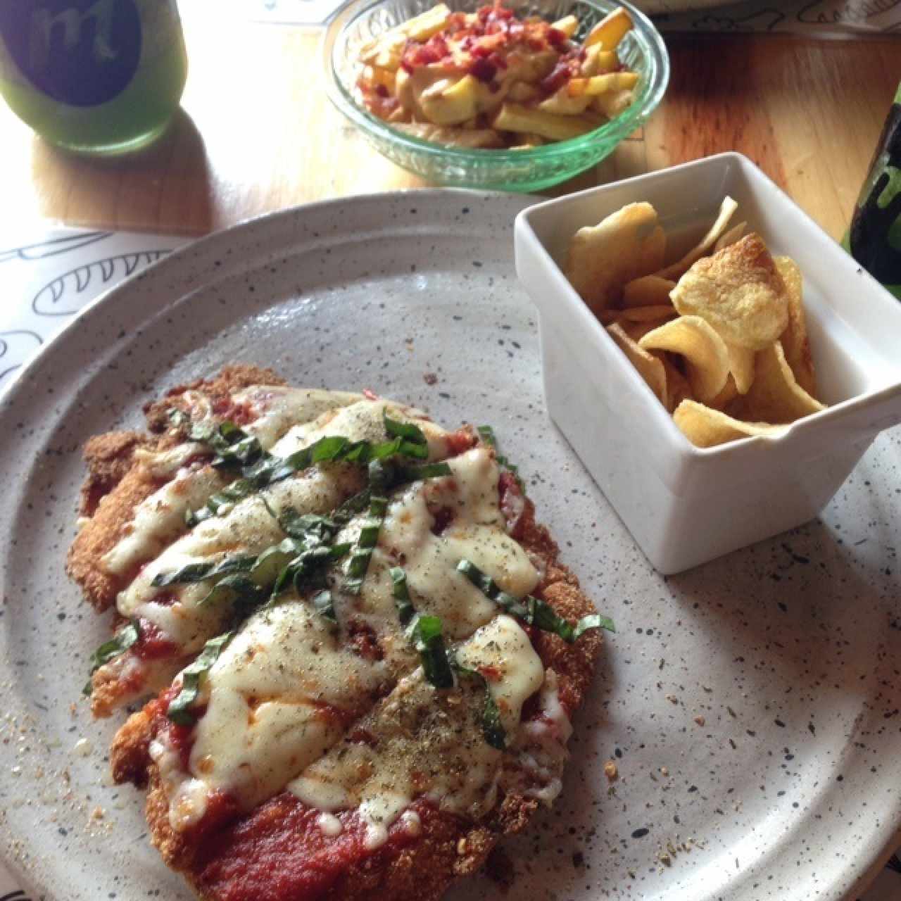 Milanesa Napolitana Robusta. Papas fritas con tocineta. 