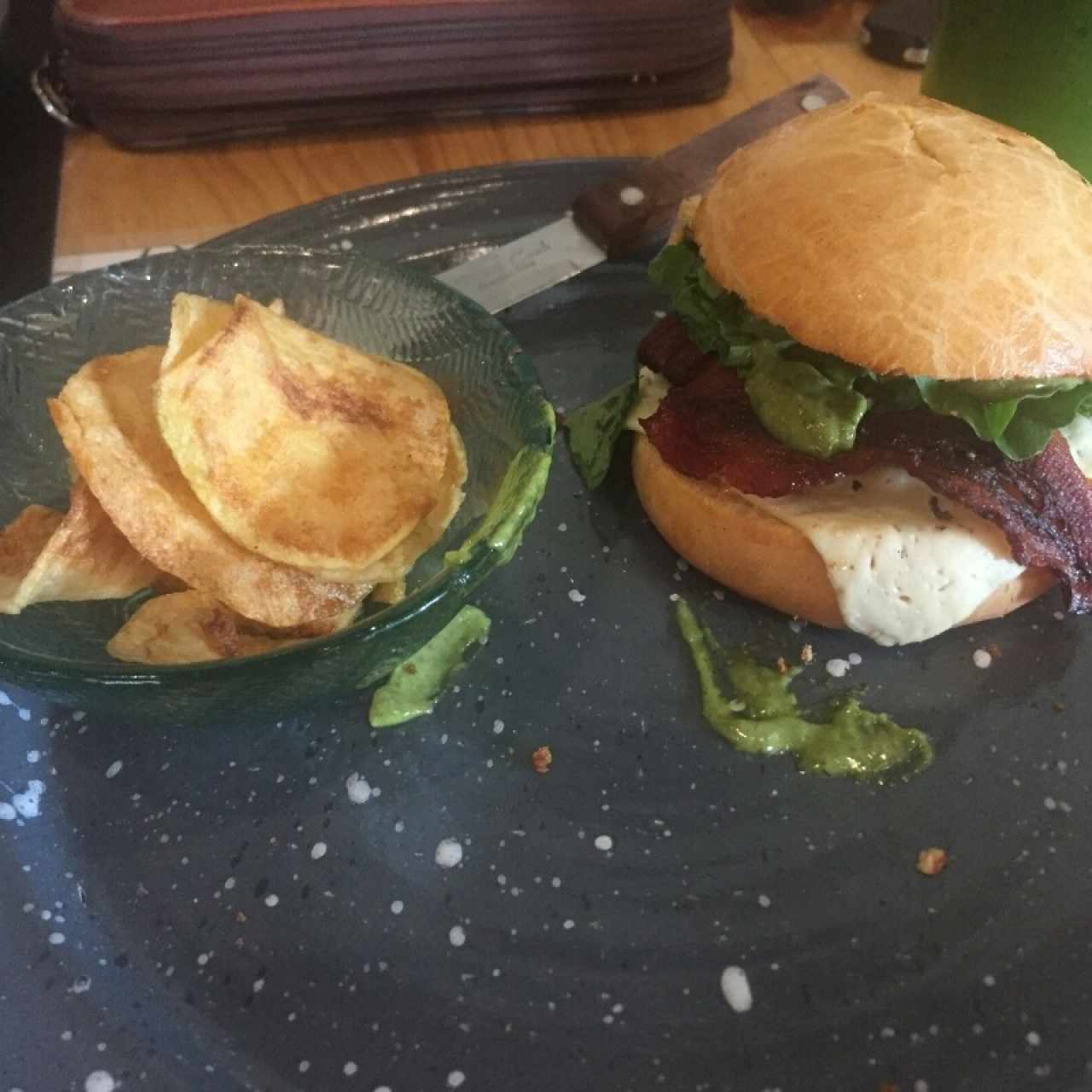 Terrible milaburger de pollo crispy con insuficientes papas