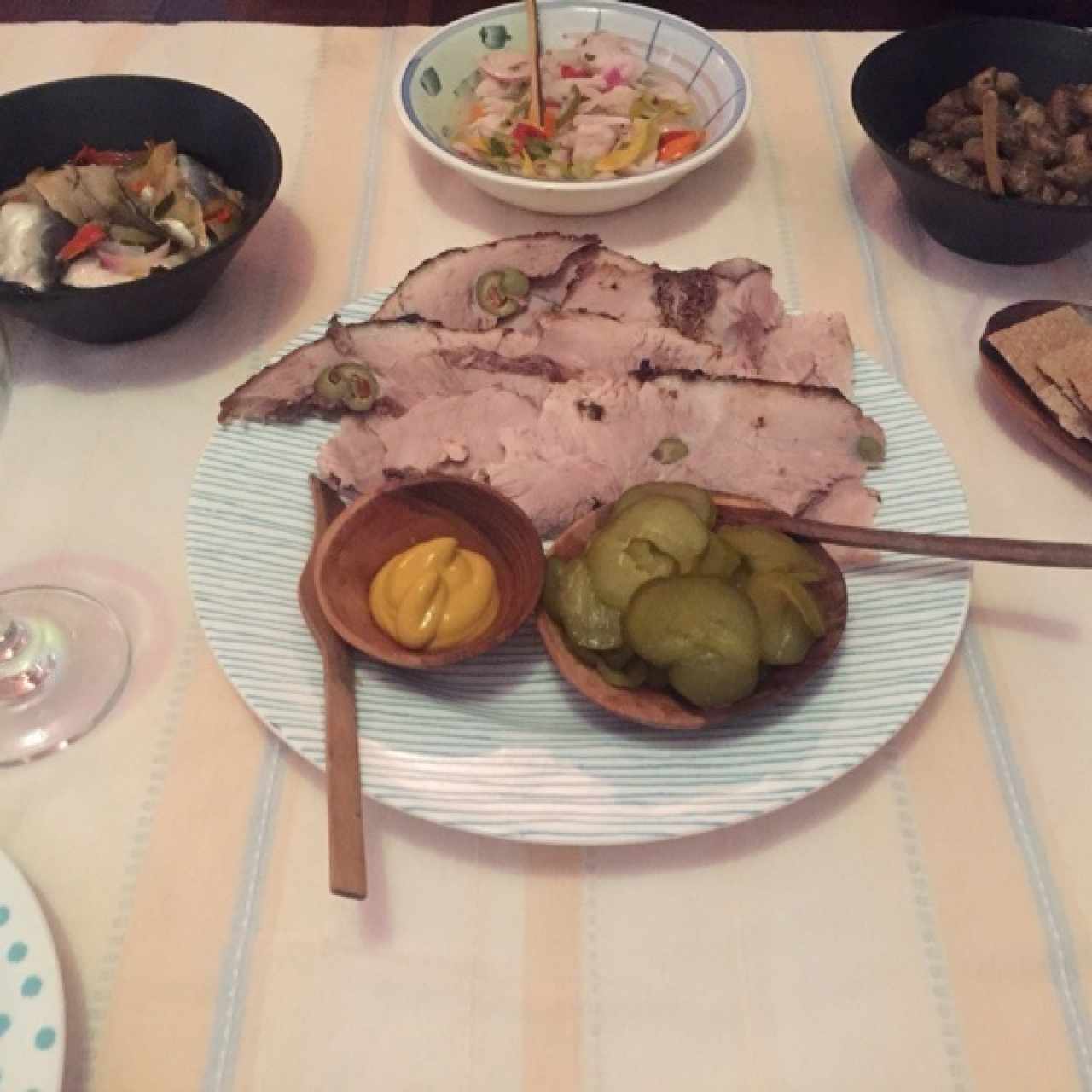 pernil + biquerones + ceviche+champignines delivery