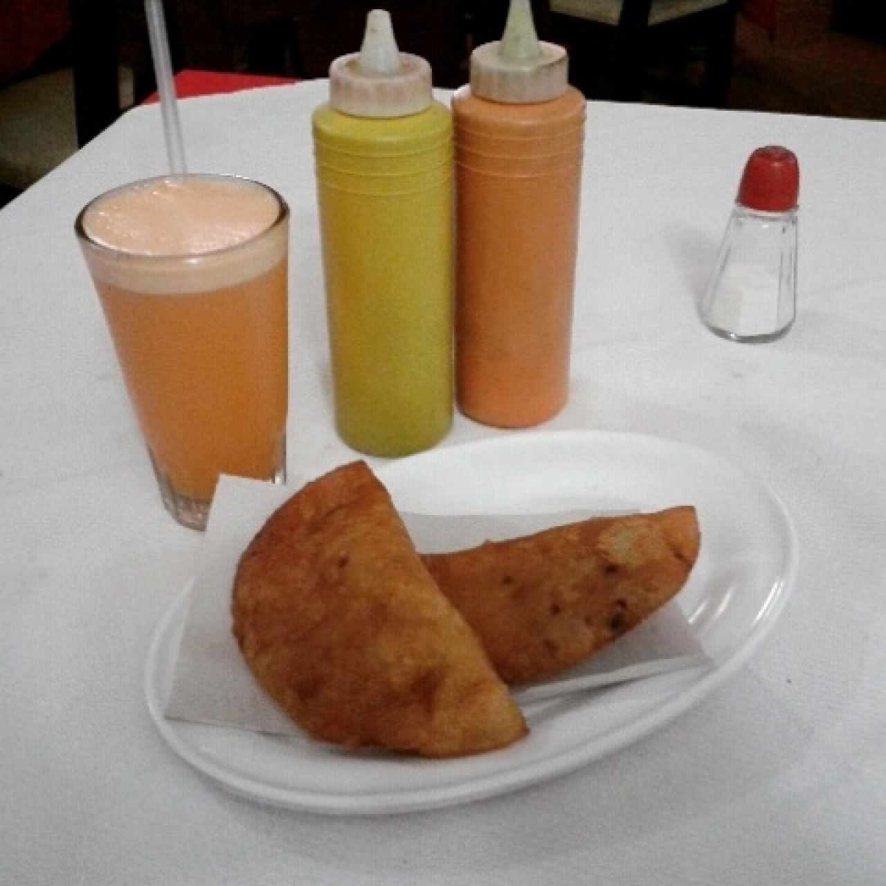 Molida y Cazón masa con un toque dulce y tostadas + un "conejo"