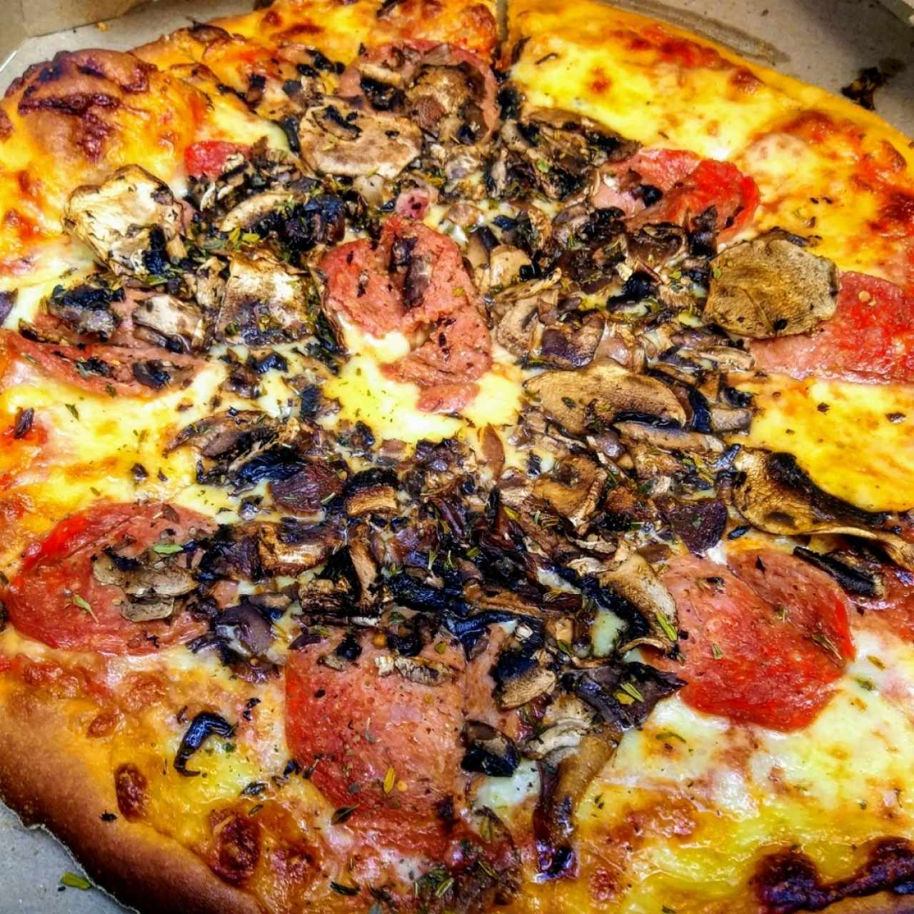 Pepperoni con Champiñones