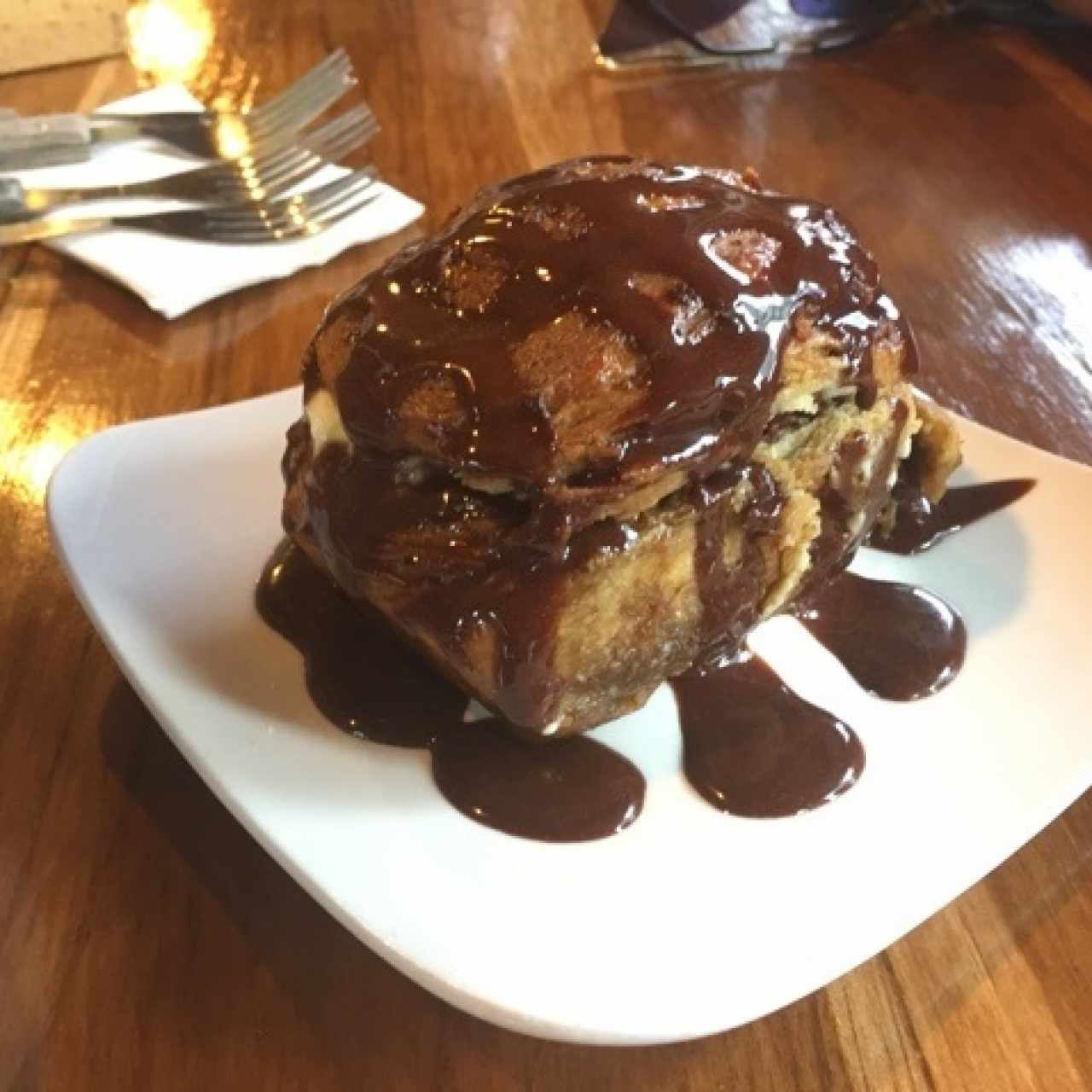 golfeado operado: relleno de guayanés, sirop de chocolate y más papelón