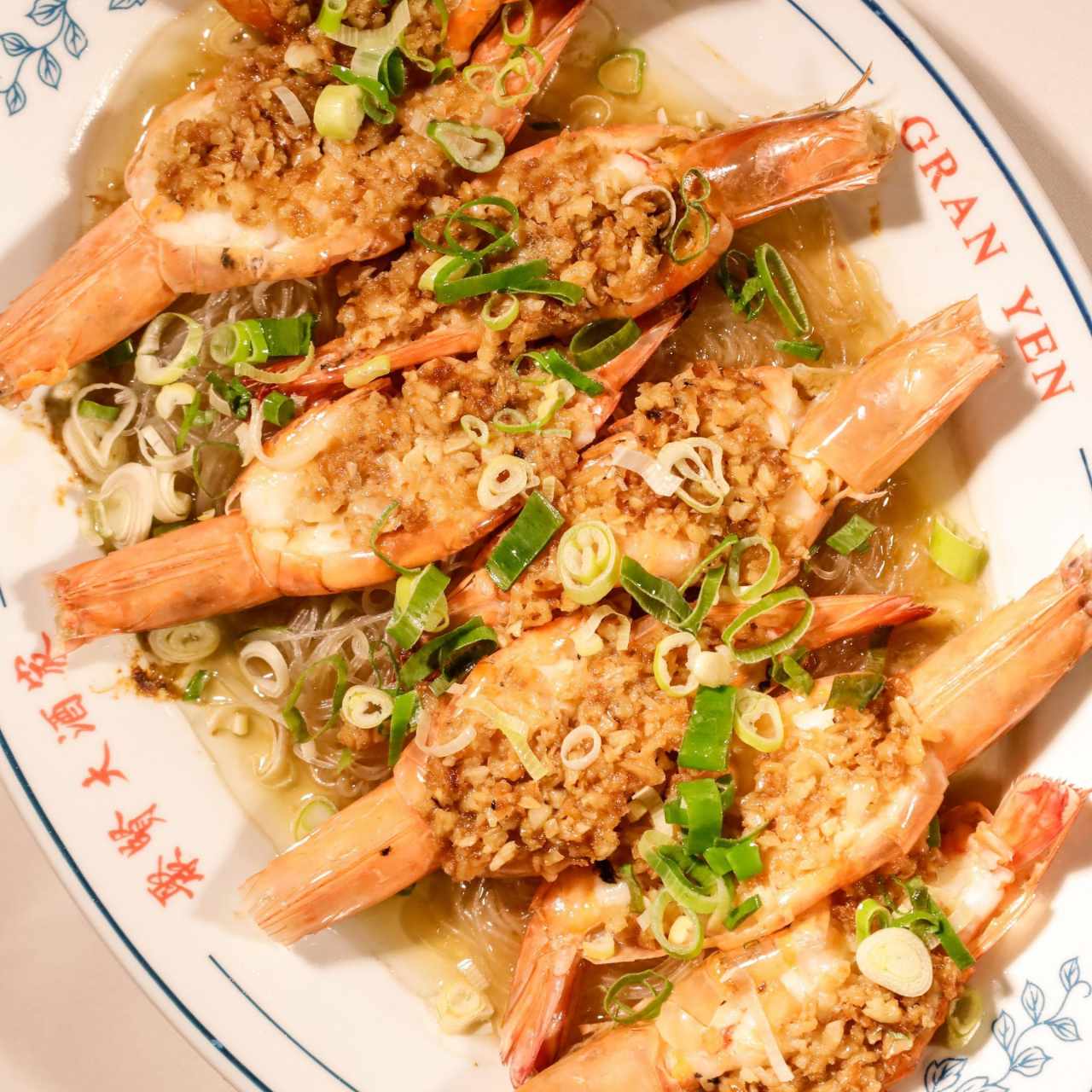 LANGOSTINO AL VAPOR CON SALSA DE CARAOTAS Y AJOS