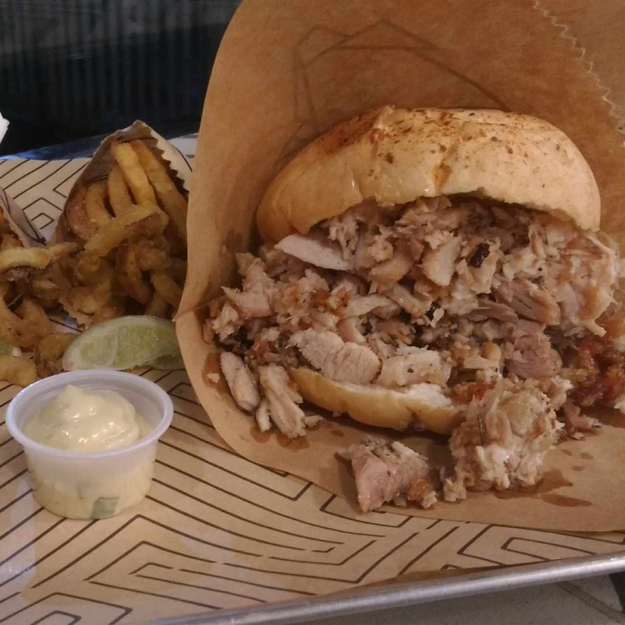 Porchetta y papas fritas