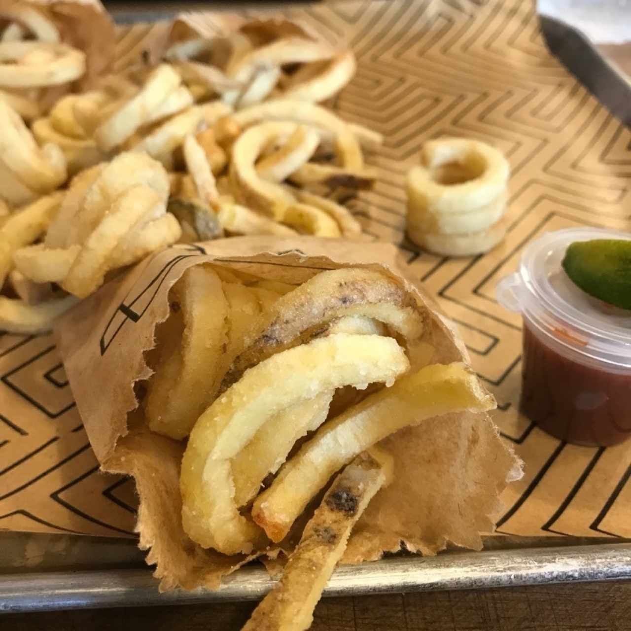 papitas fritas que acompañan tu plato  