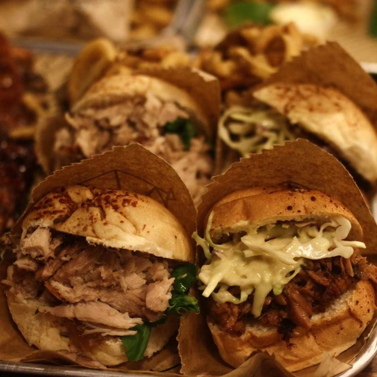 sandwiches de pulled pork en la bandeja de degustación
