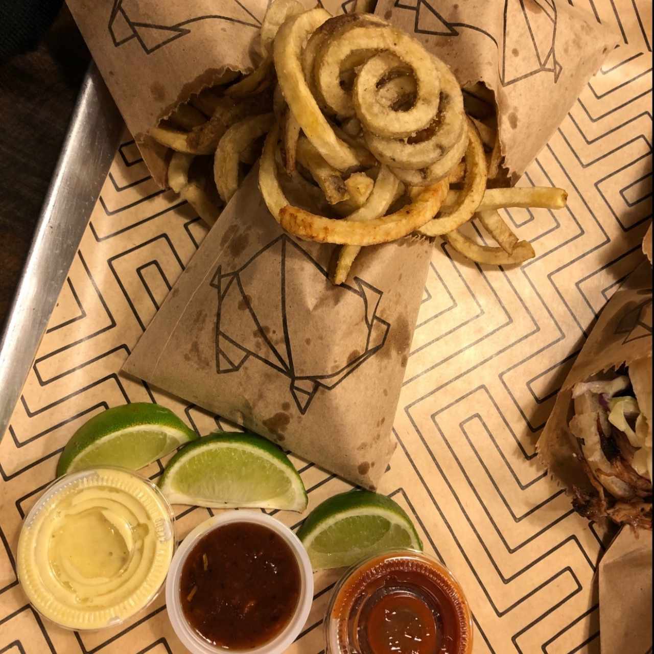 Papas Fritas con limón y los dressings 