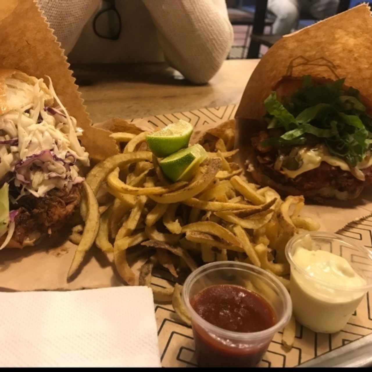 Pulled Pork, pollo crispy y papas