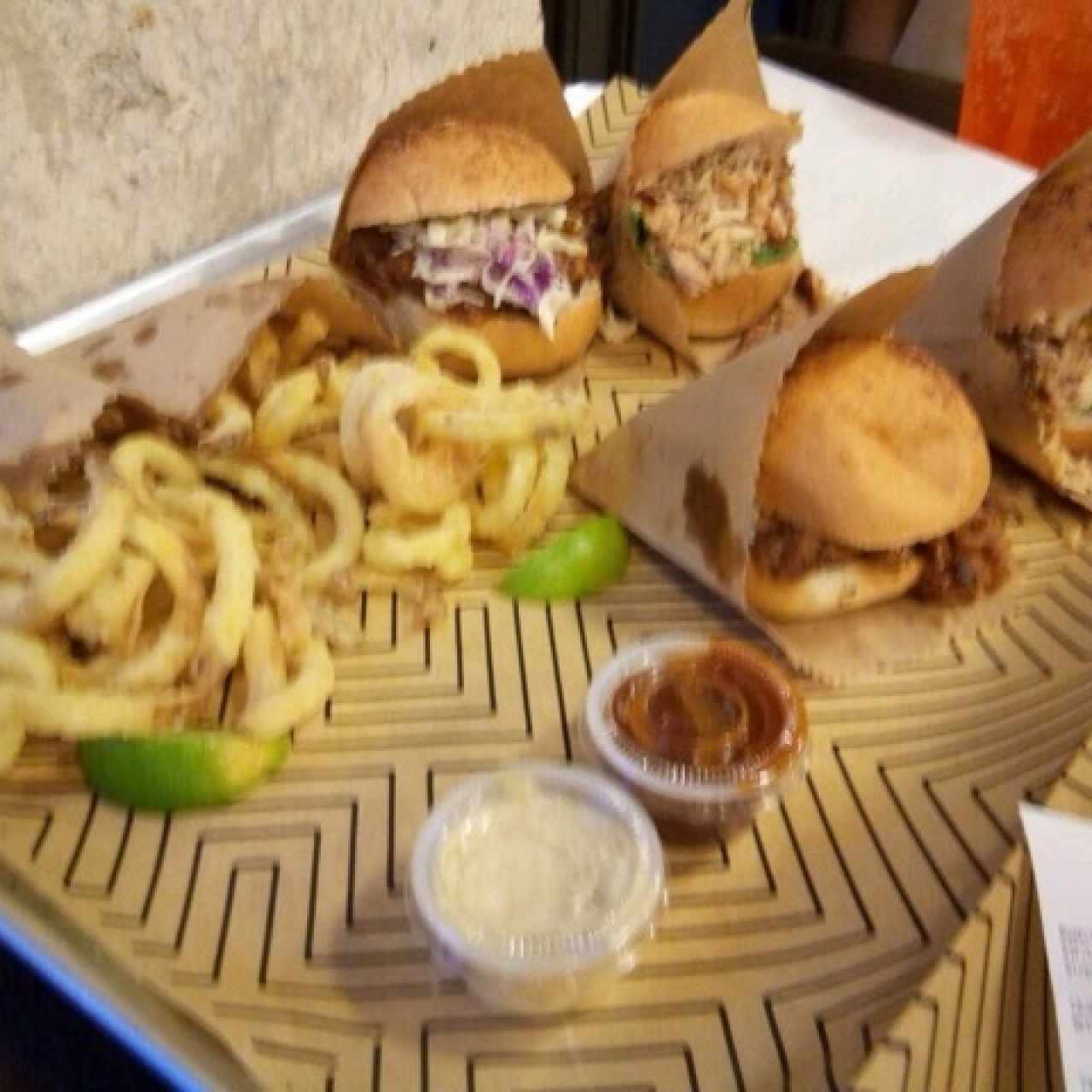 2 pares con papas fritas