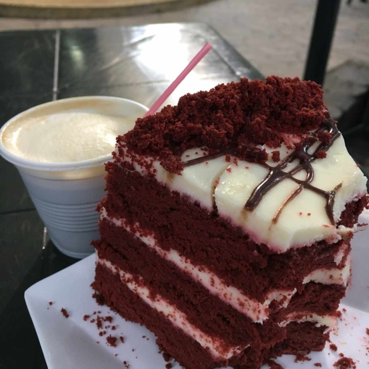 Red Velvet con café con leche