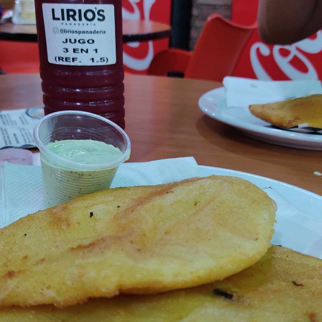 empanadas de mechada y queso con jugo 3 en 1