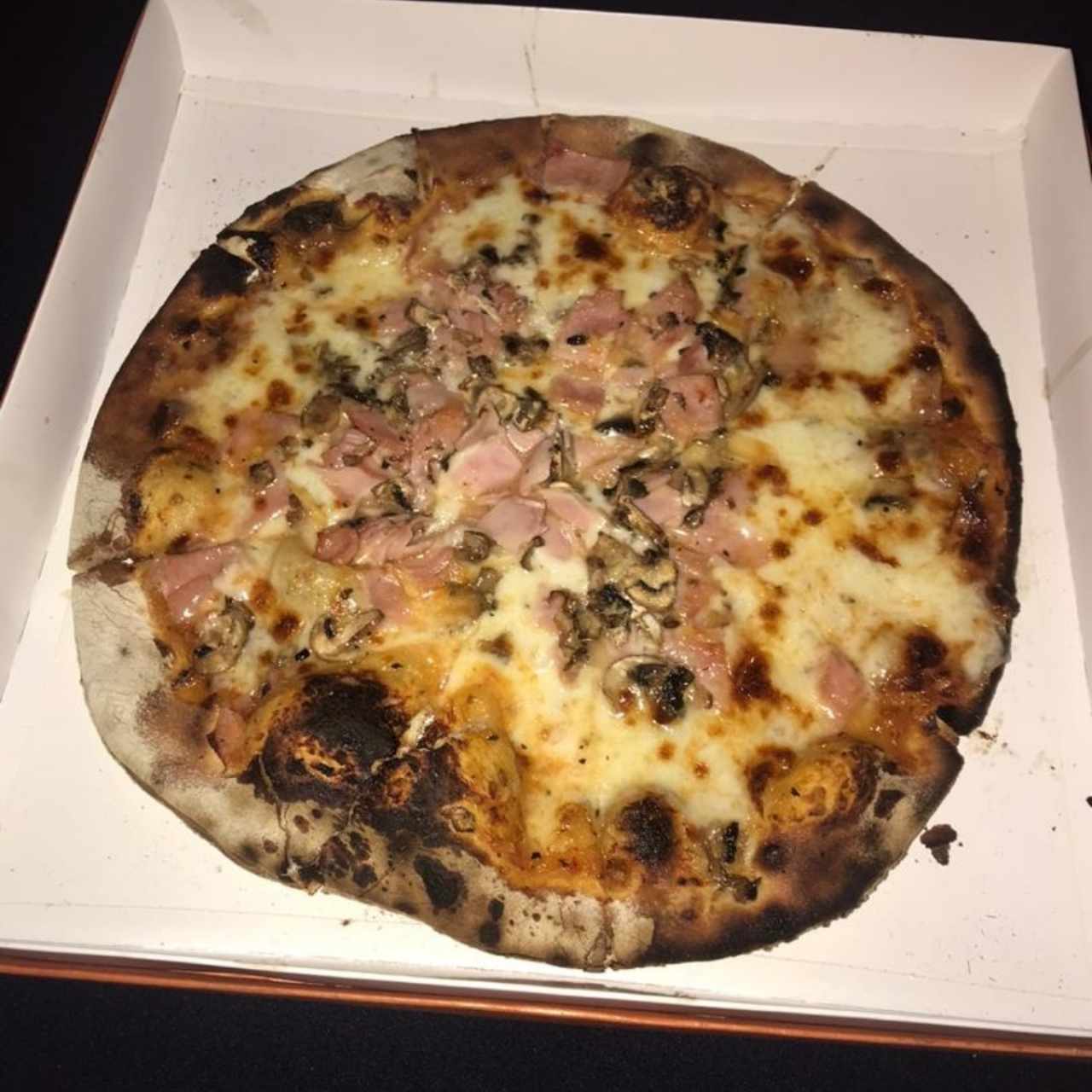 Pizza dd Jamon y Champiñones, Excelente 