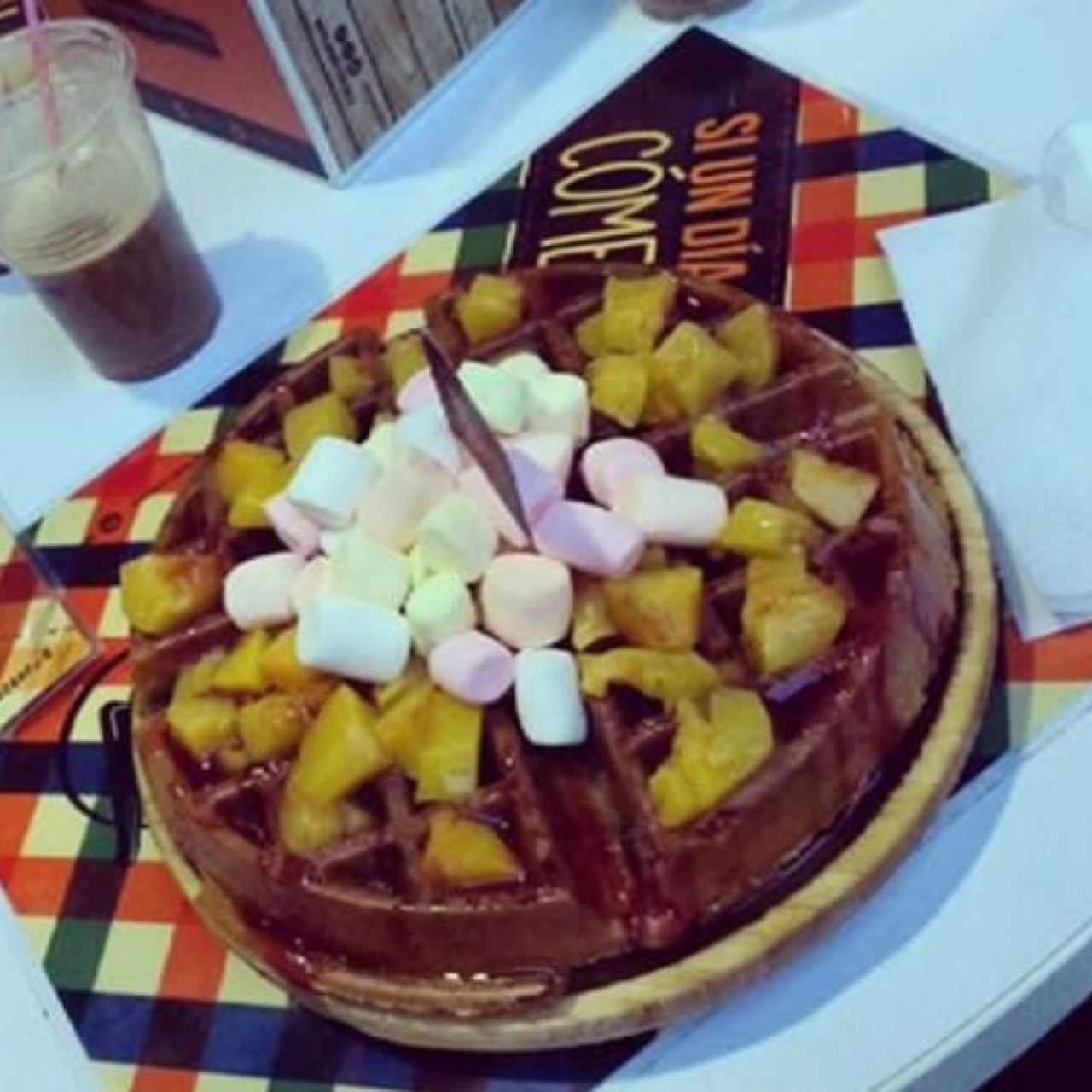 Waffle con Melocotón y Marshmallow