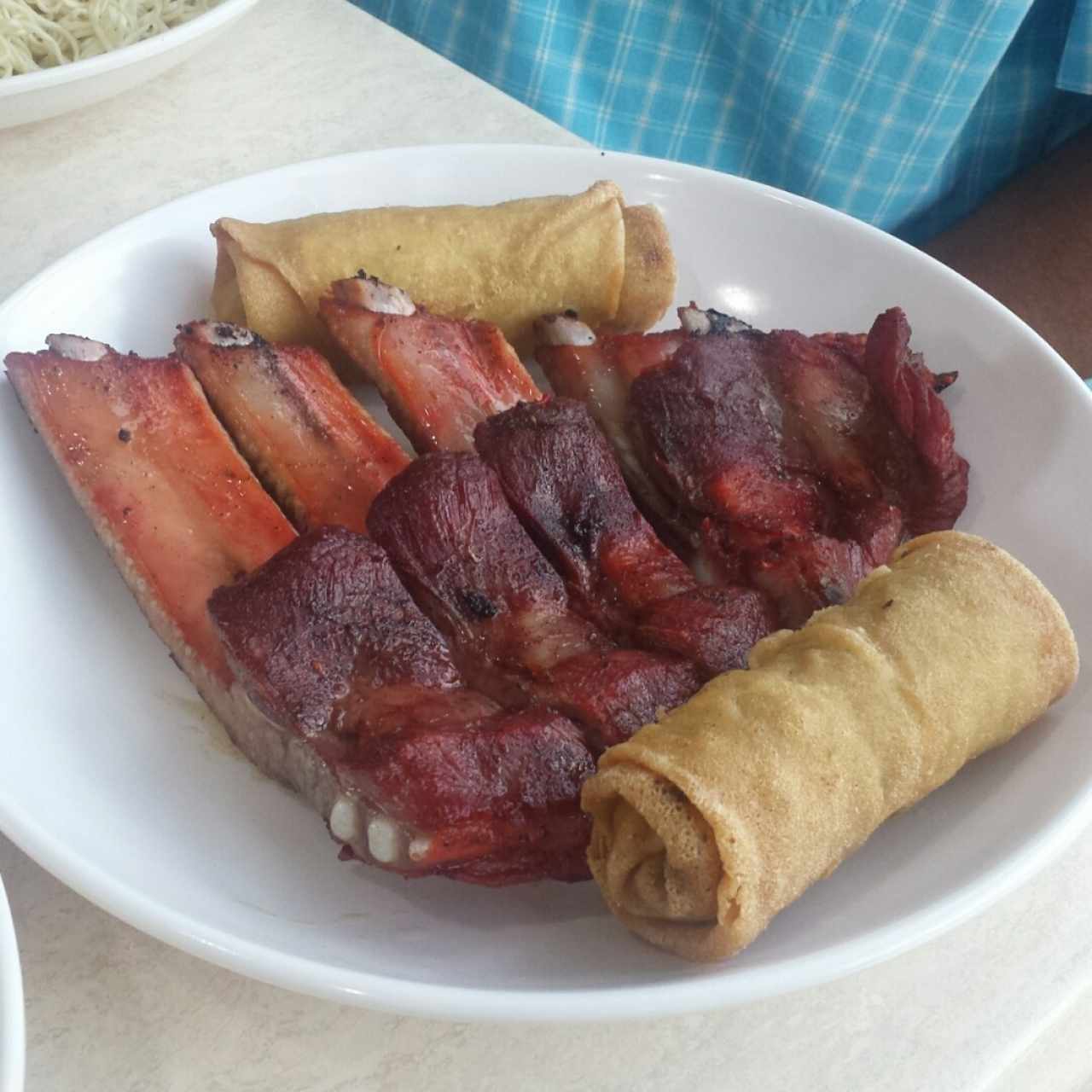 Raciones de Costillas y de Lumpias