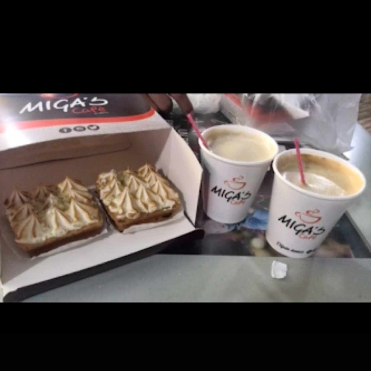 Pies de limón y Cafés