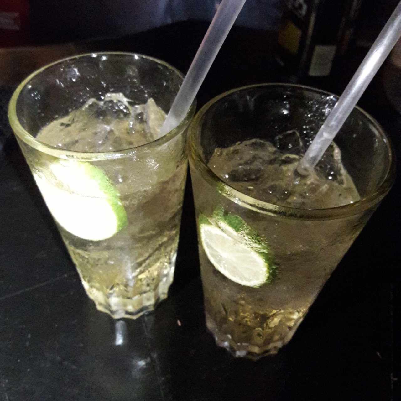Ron aguakina y limon