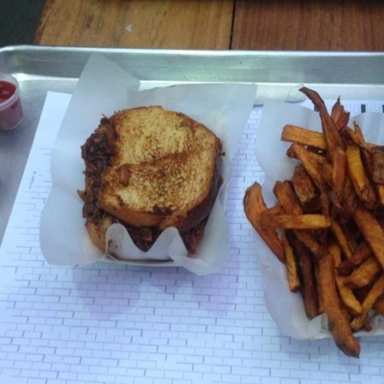 Bbq sandwich y babata french fries 