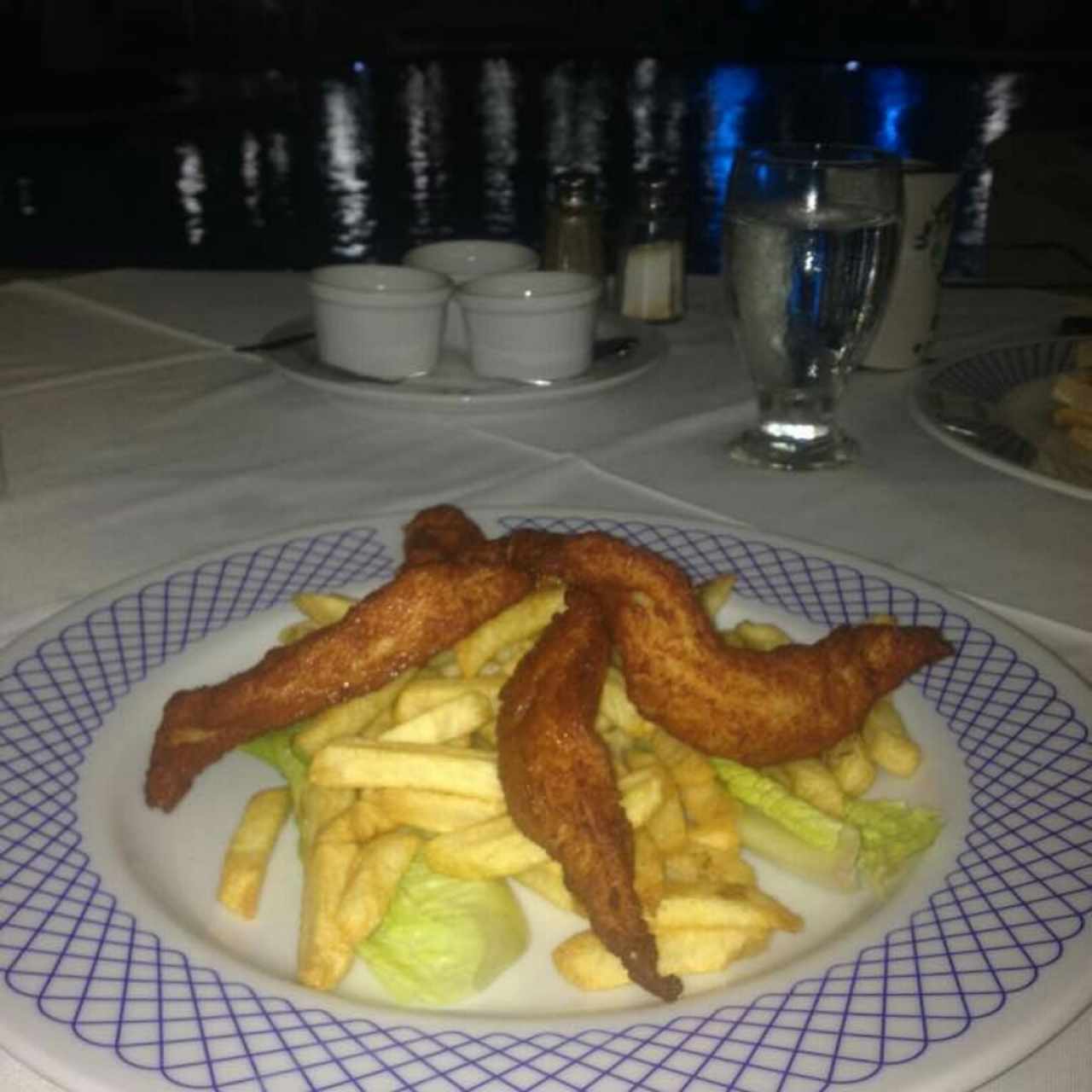 Pollo a La Canasta, muy bien cocinado, porción intermedia, pero muy bueno