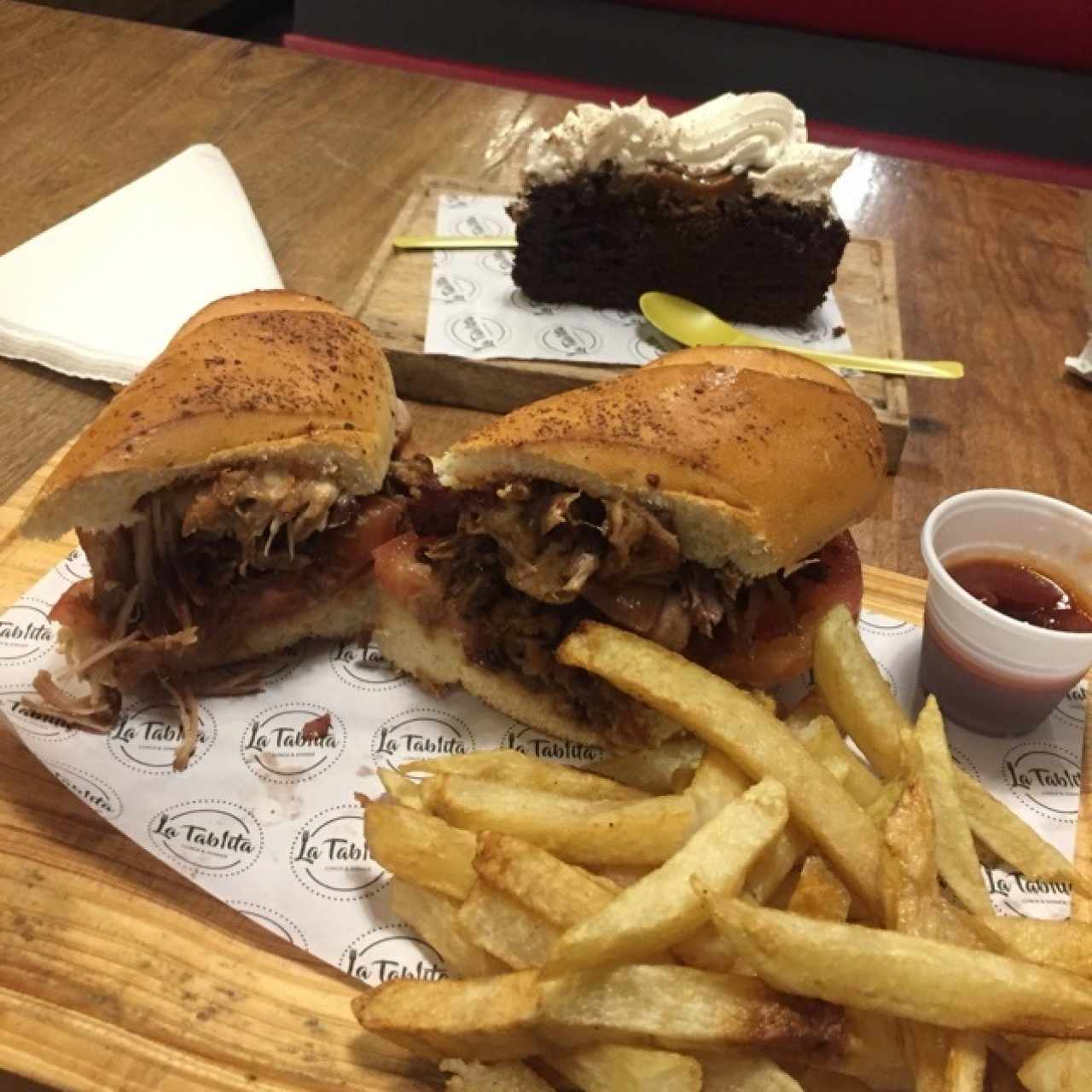 Sandwich Care’Tabla y Torta Bombon