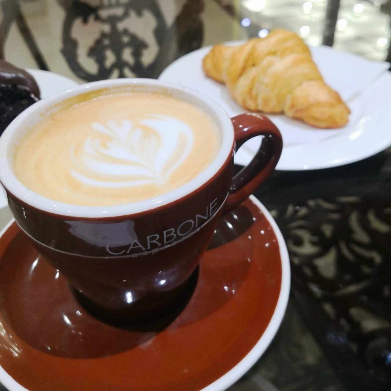 Croissant y café