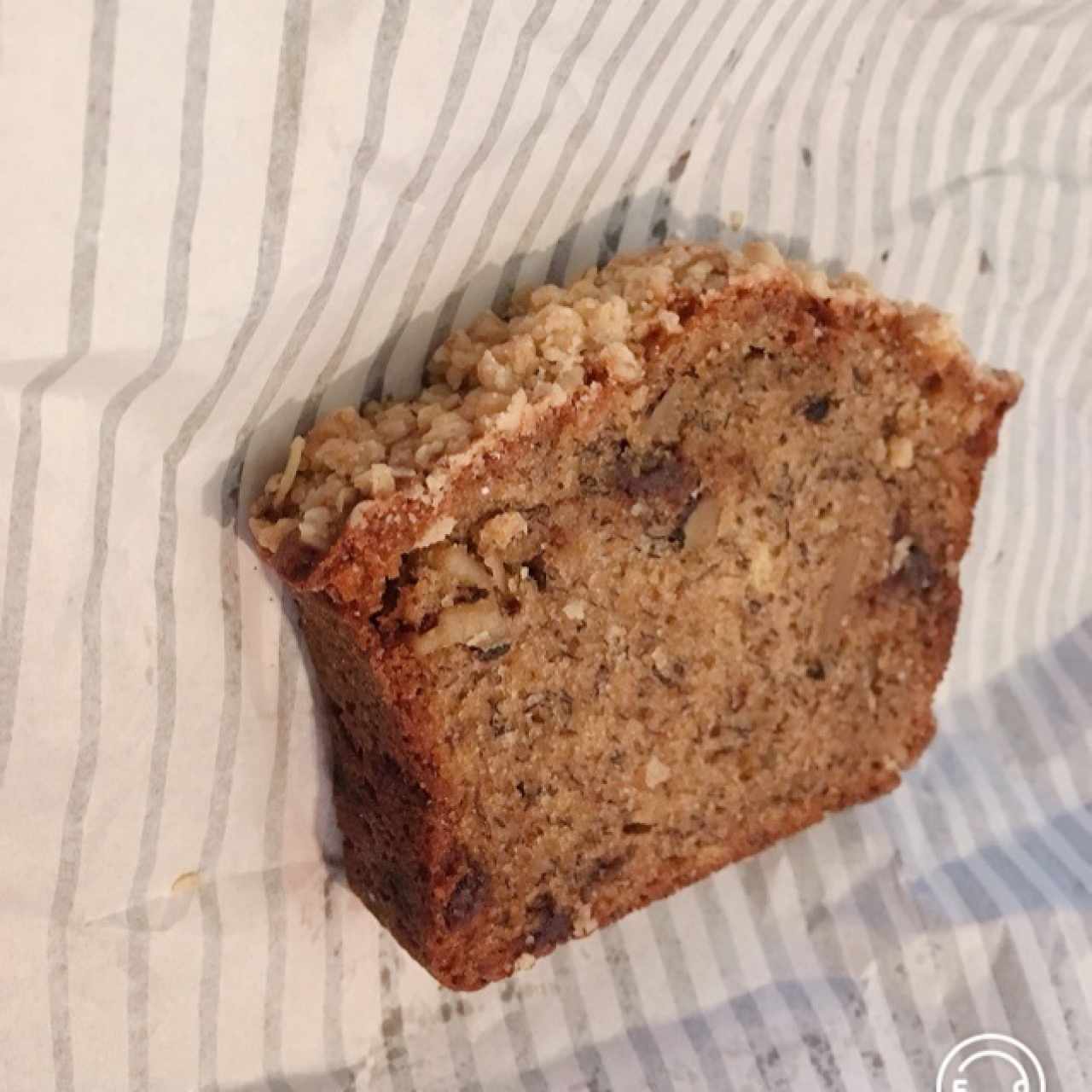 Torta de cambur con almendras. Estaba un poco vieja. 