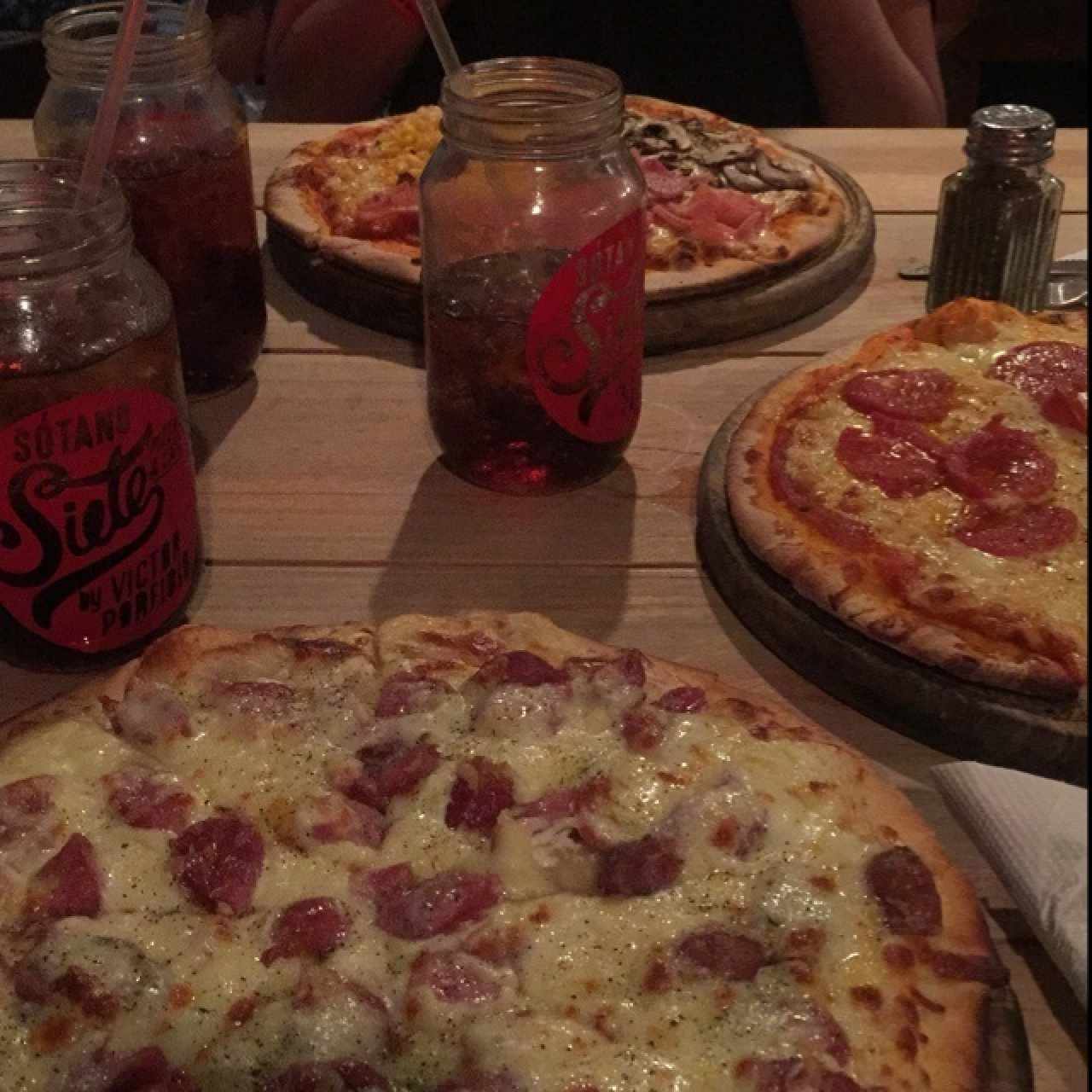 Pizzas Cuatro Estaciones, Con Pepperoni y A la Crema