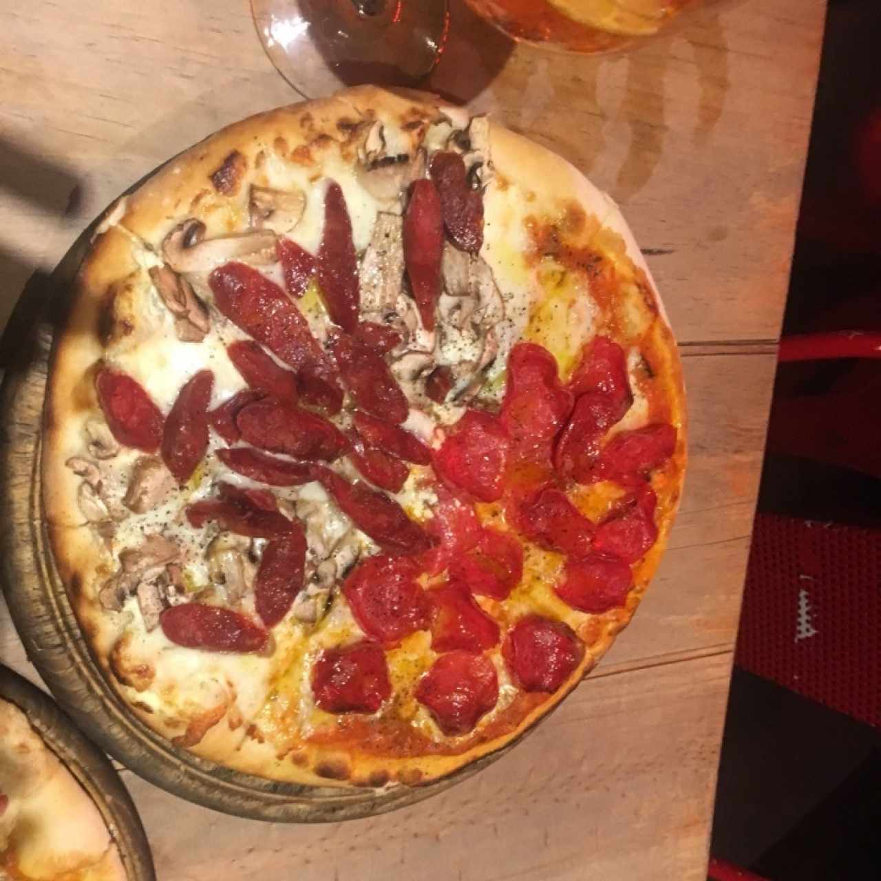 Duo Peperonni y salchicha con champiñones
