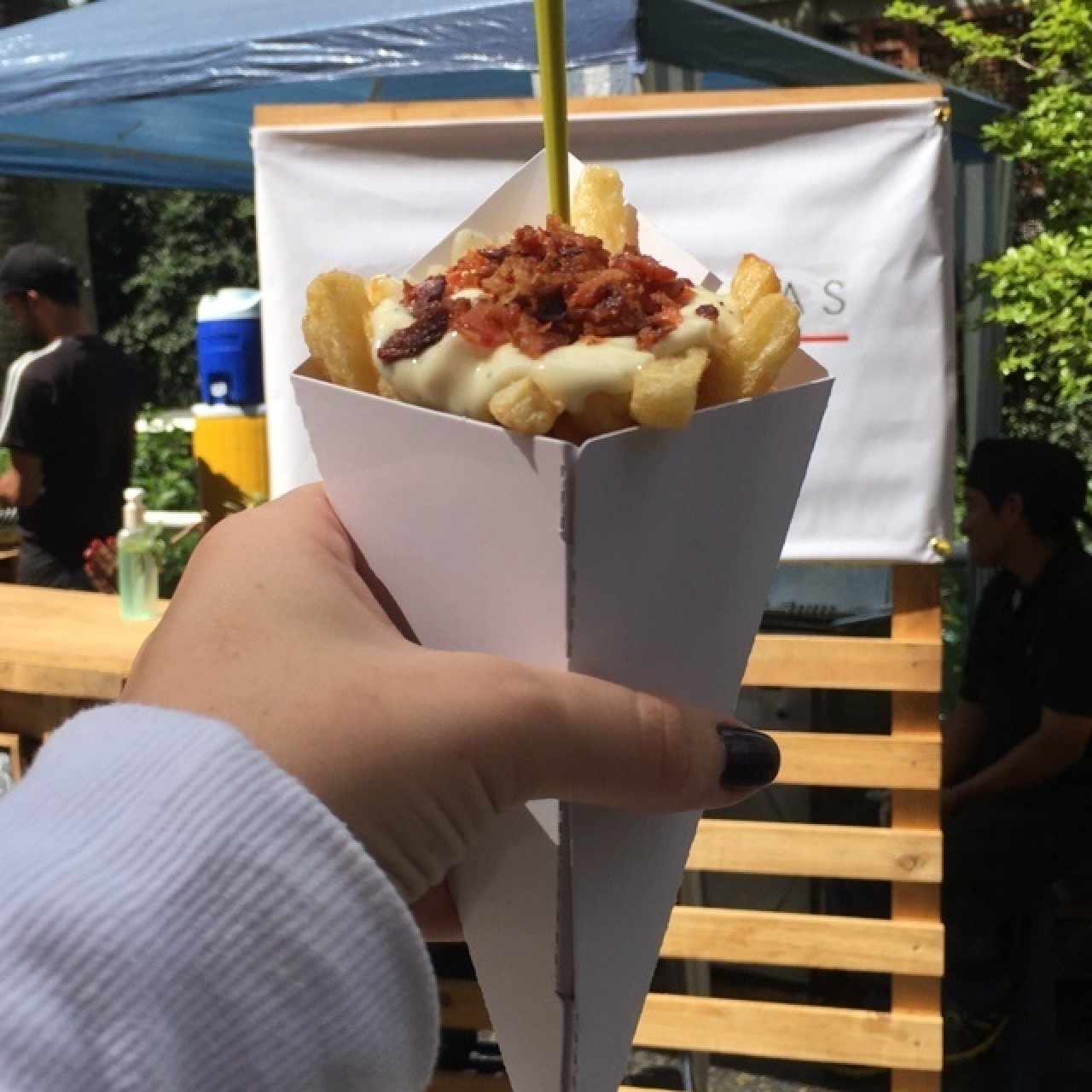 Salsa de ajo y perejil con topping de tocineta
