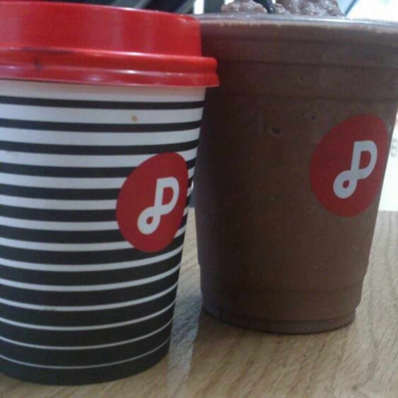 mokachino mediano y Frappé de Chocolate Normal