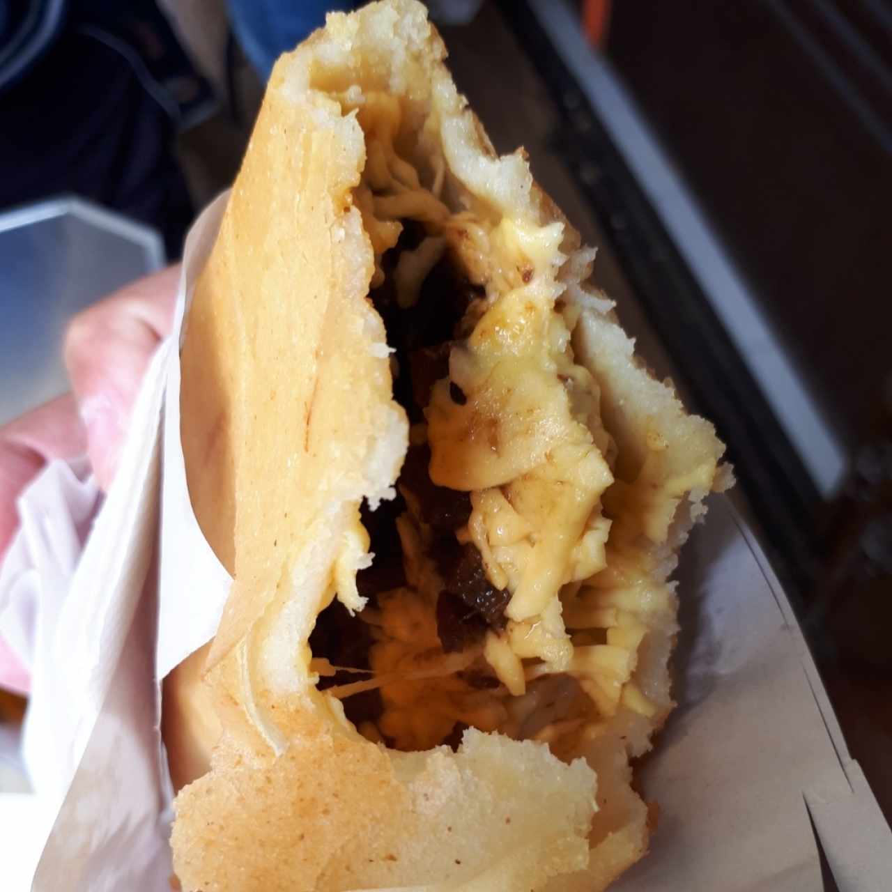 Empanada de Asado con Queso