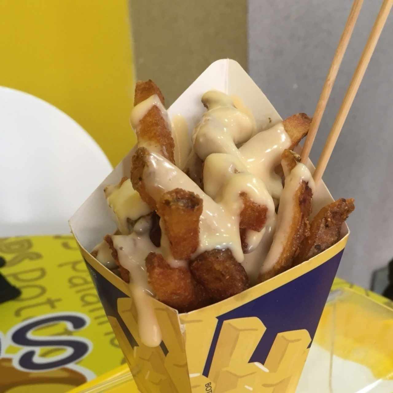 Papas con queso fundido, espectaculares..!