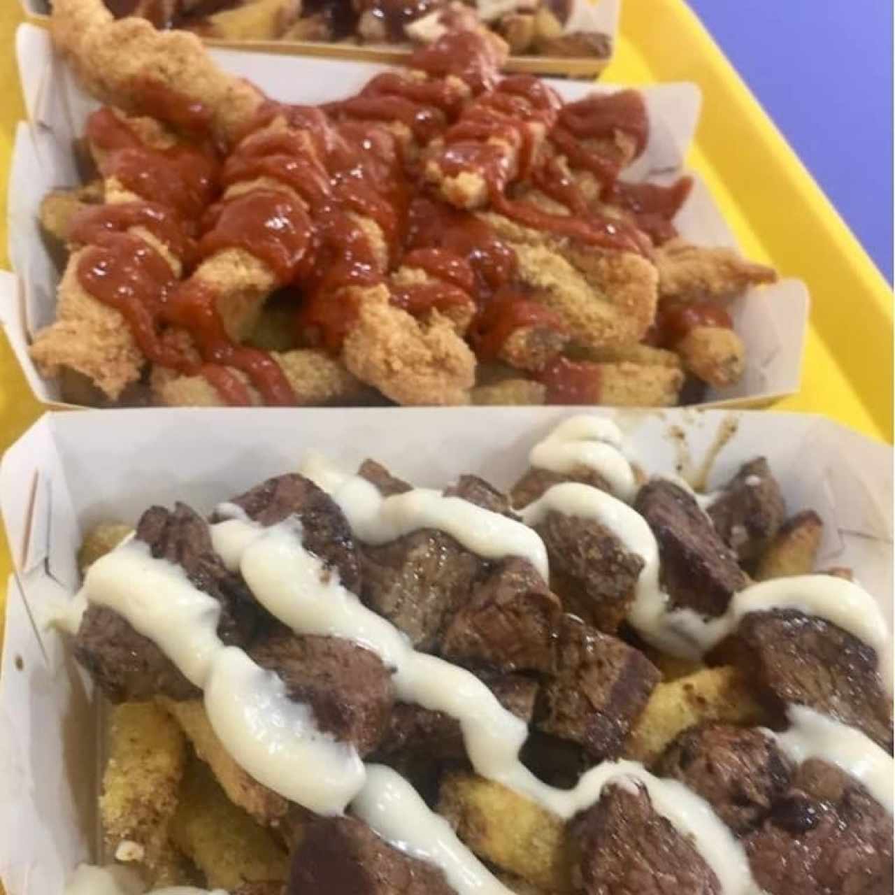 Plato poulet con tiras de pollo y Love con lomo fino, simplemente deliciosos