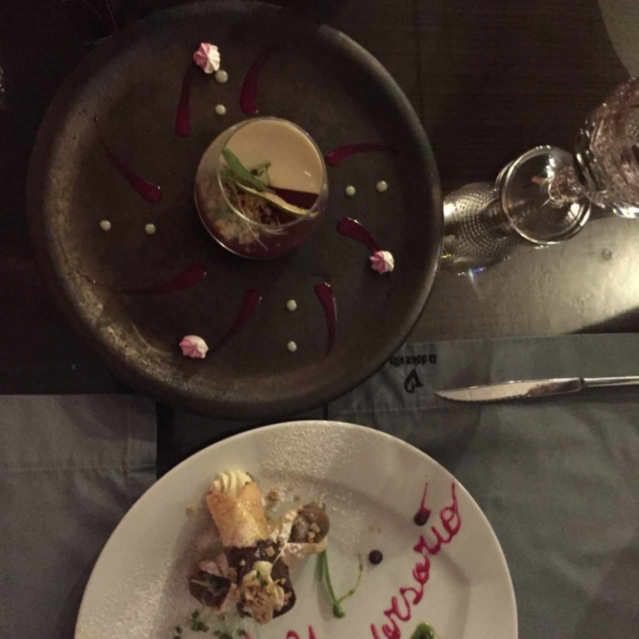 Panna Cotta de frutos rojos y canoli