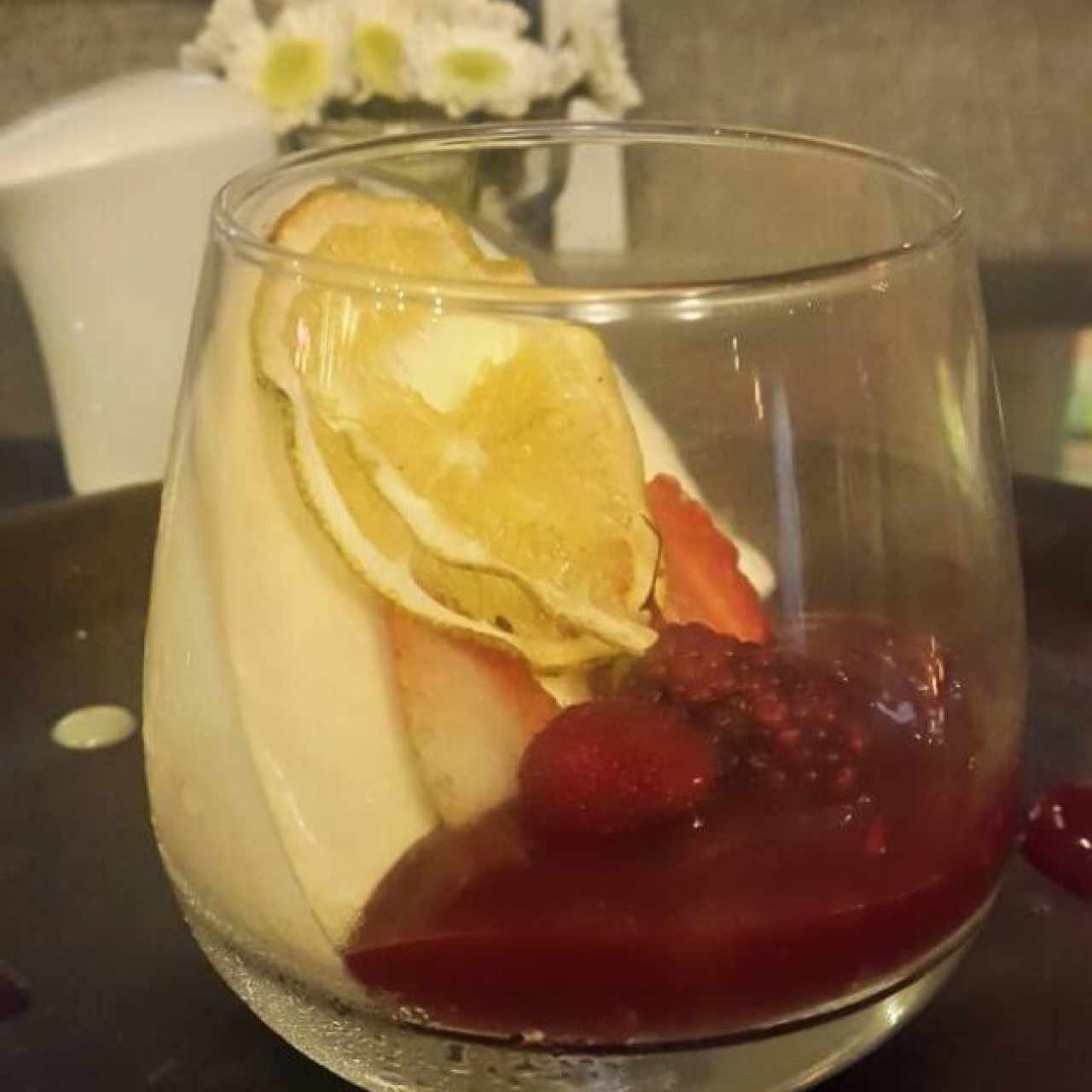 panna cotta con frutos rojos
