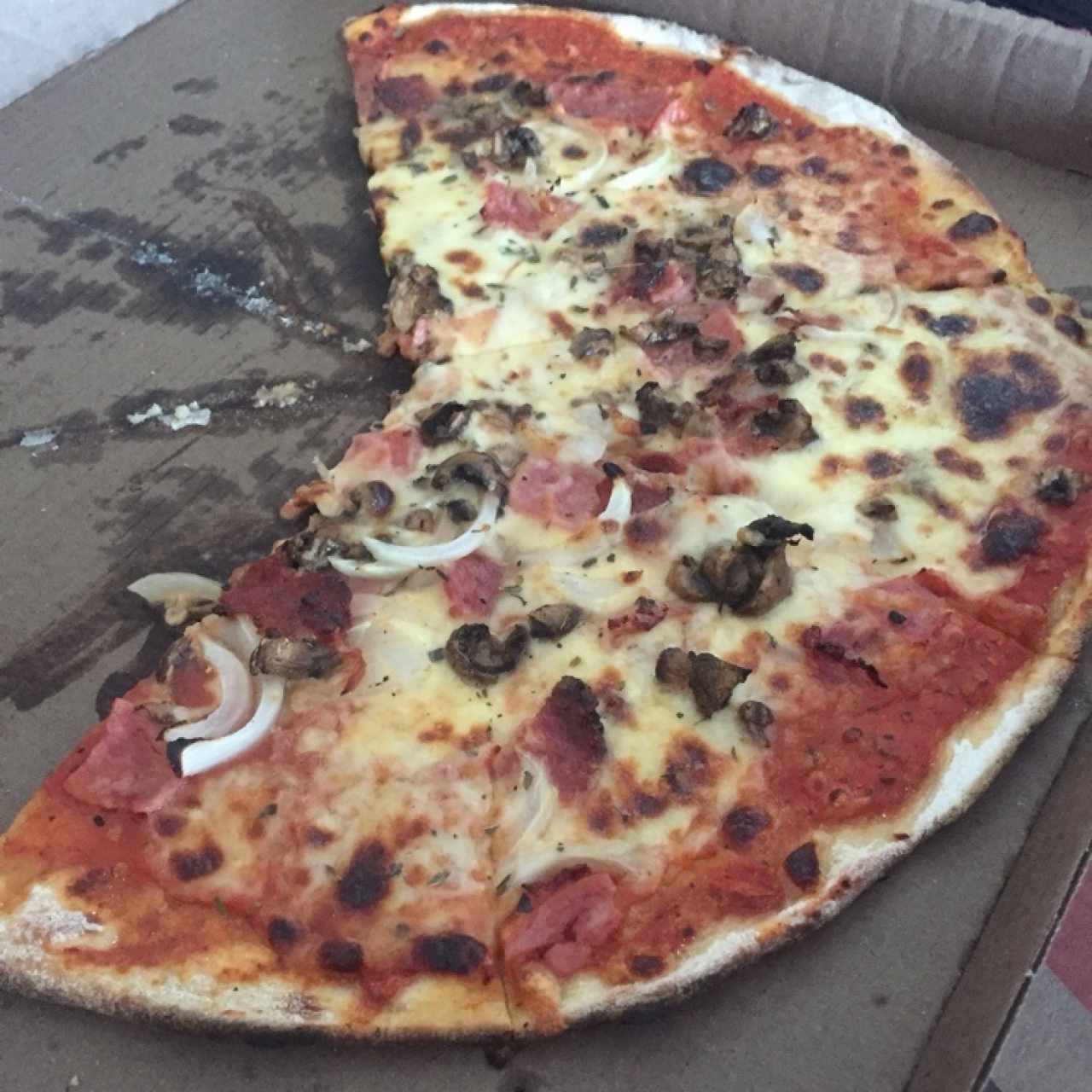 Pizza Charcutera, muy buena..!