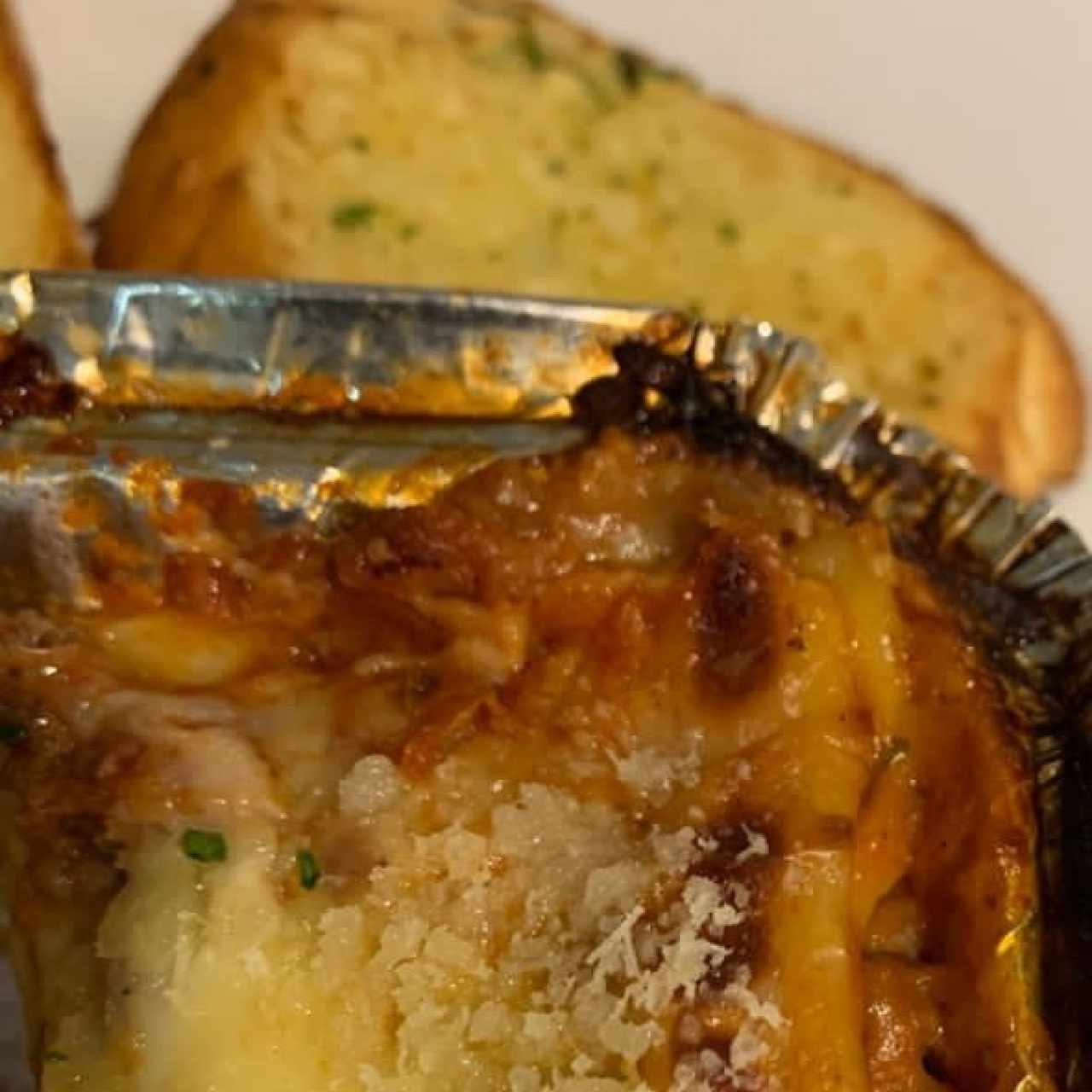 Pasticho de carne y pan con ajo 