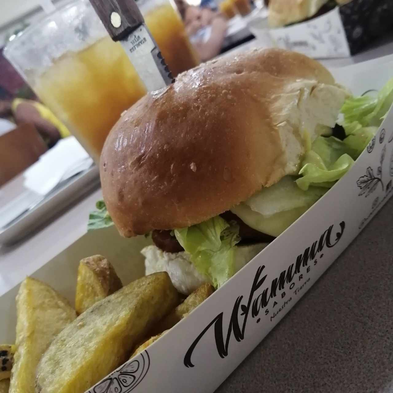 Chicken Crispy y papelón con parchita y gengibre 