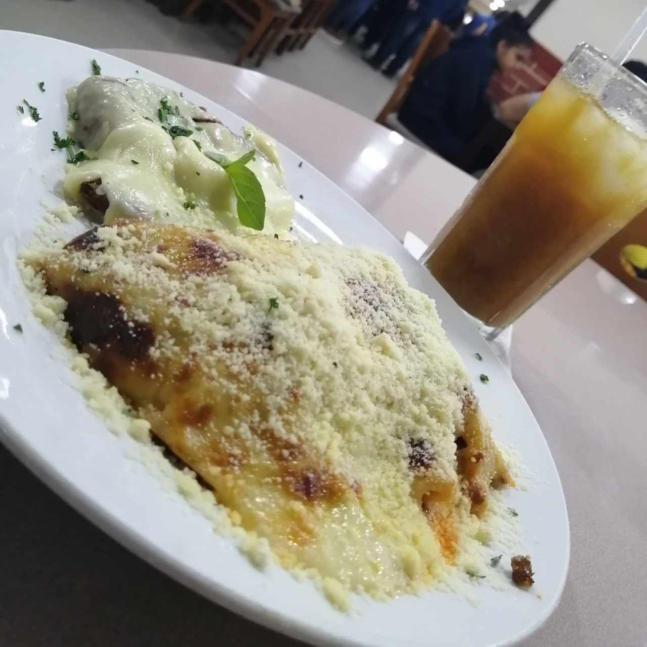Pasticho de carne con berenjenas a la parmesana y papelón con parchita 